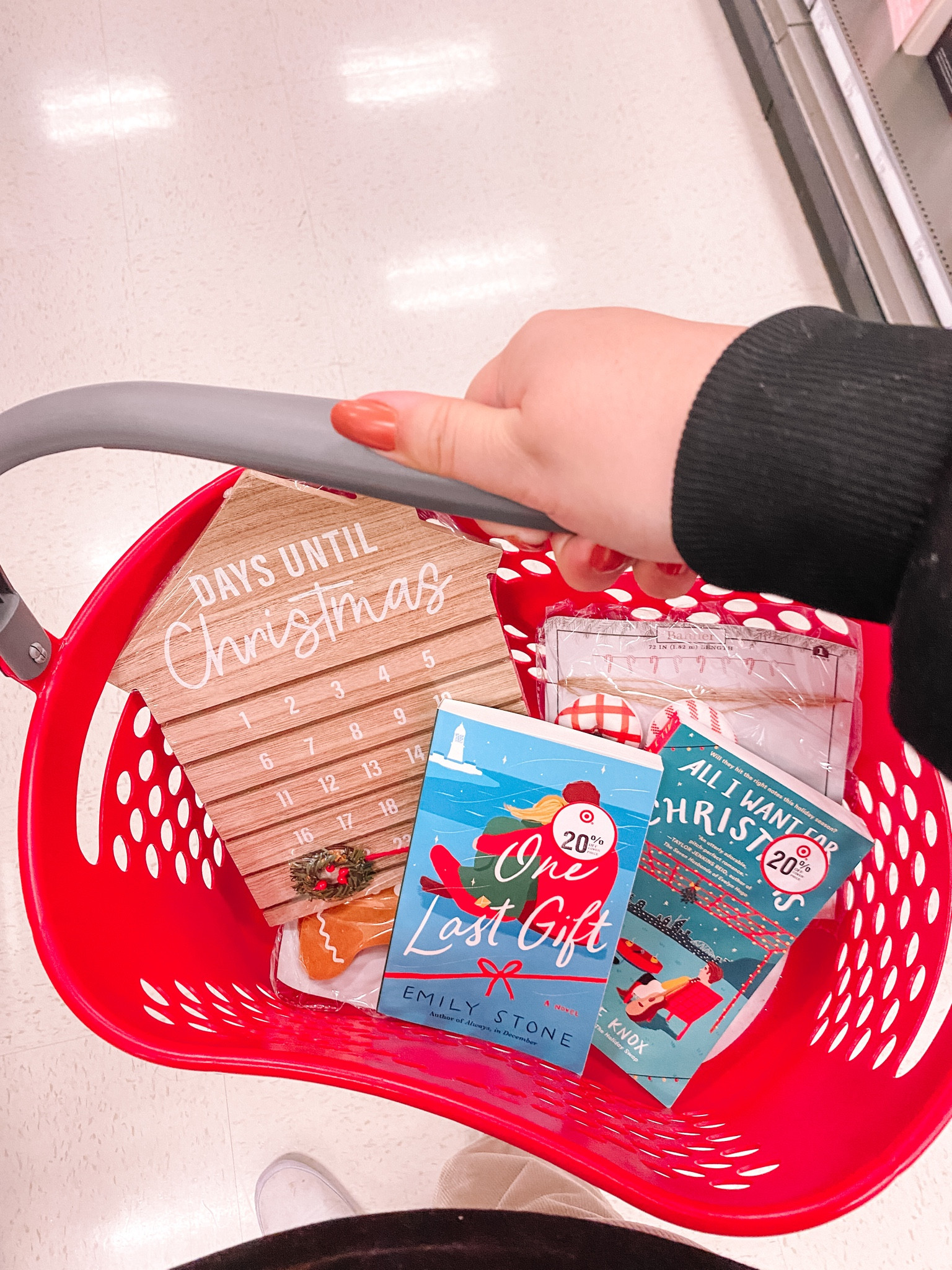 Christmas Book Shopping! 🎄🛍 Last week I went out to Target to pick up some holiday decor but ended up shopping for a few holiday romance books instead. 📚 I got both and now I can’t wait to decorate and read! 📖💚 What is the last Christmas book you bought? 🤔

#LTKSeasonal