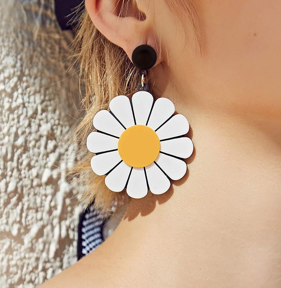 YOOE Acrylic Big Daisy Flower Dangle Earring. Exaggeration White Daisy Eardrop, Geometric Circle Sem | Amazon (US)
