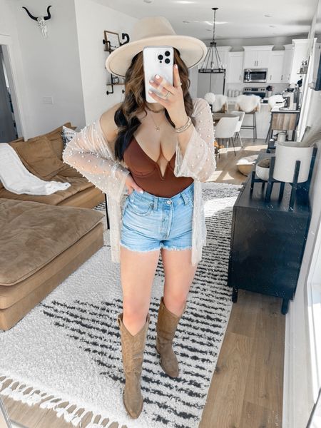 Western Outfit Inspo 🤎🤍

Bodysuit — small
Kimono — small/medium
Shorts — 27

western style | western fashion | western outfits | stagecoach outfit ideas | country music festival outfit ideas | western boots | country concert outfit ideas | Nashville outfit ideas | amazon outfit | amazon style 


#LTKfindsunder50 #LTKstyletip #LTKfindsunder100