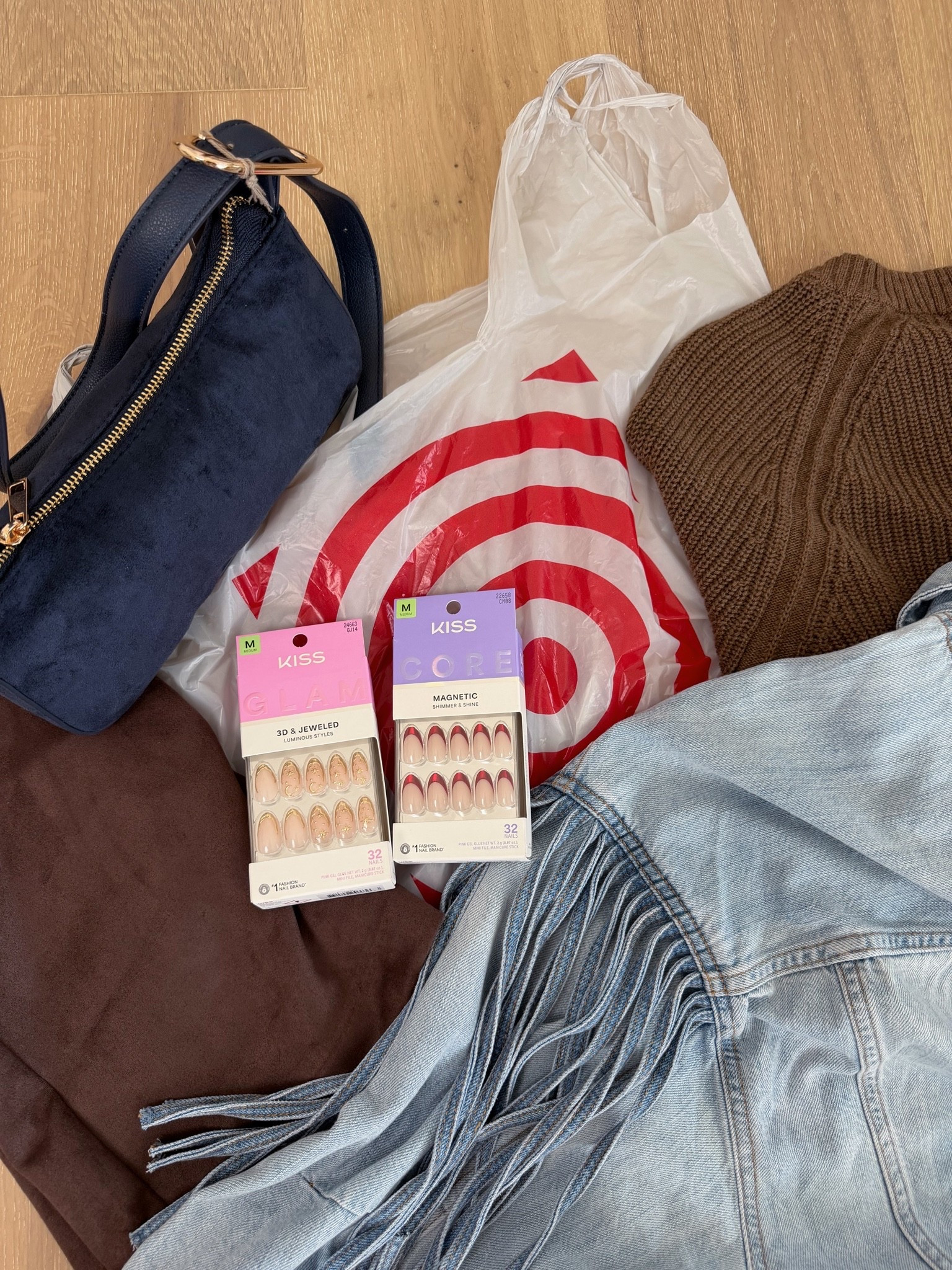 #ad #targetpartner gotta love @target fall finds, including the fall nails @kissnails 😍🍂🤎 because let’s be so real, if you’re like me then no outfit is complete without them! I grabbed the cutest new set from KISS and they’re perfect! Quick, easy, cute; it’s safe to say they don’t disappoint. 

You can find this set a long with a ton of other stunning press on nail options from KISS all in my LTK! #kissnails #pressonnails #newmorebetter @shop.LTK

#LTKgrwm #LTKselfcare #LTKBeauty