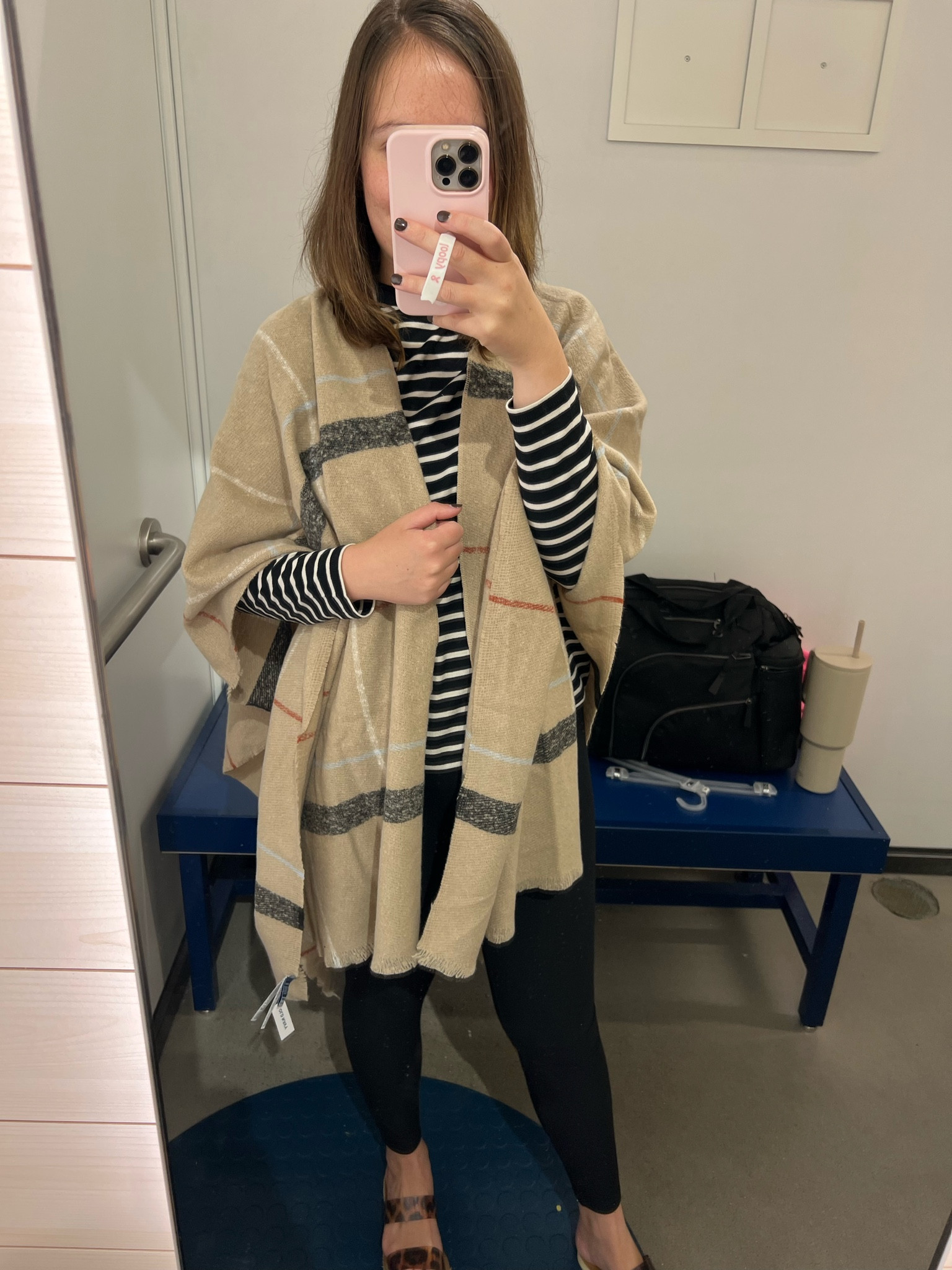 A fall shawl that is light weight to wear but warm at the same time. A great layer to throw on your desk chair for when it gets chilly, or can be dressed up!

One size fits all!


#LTKstyletip #LTKfindsunder50 #LTKworkwear