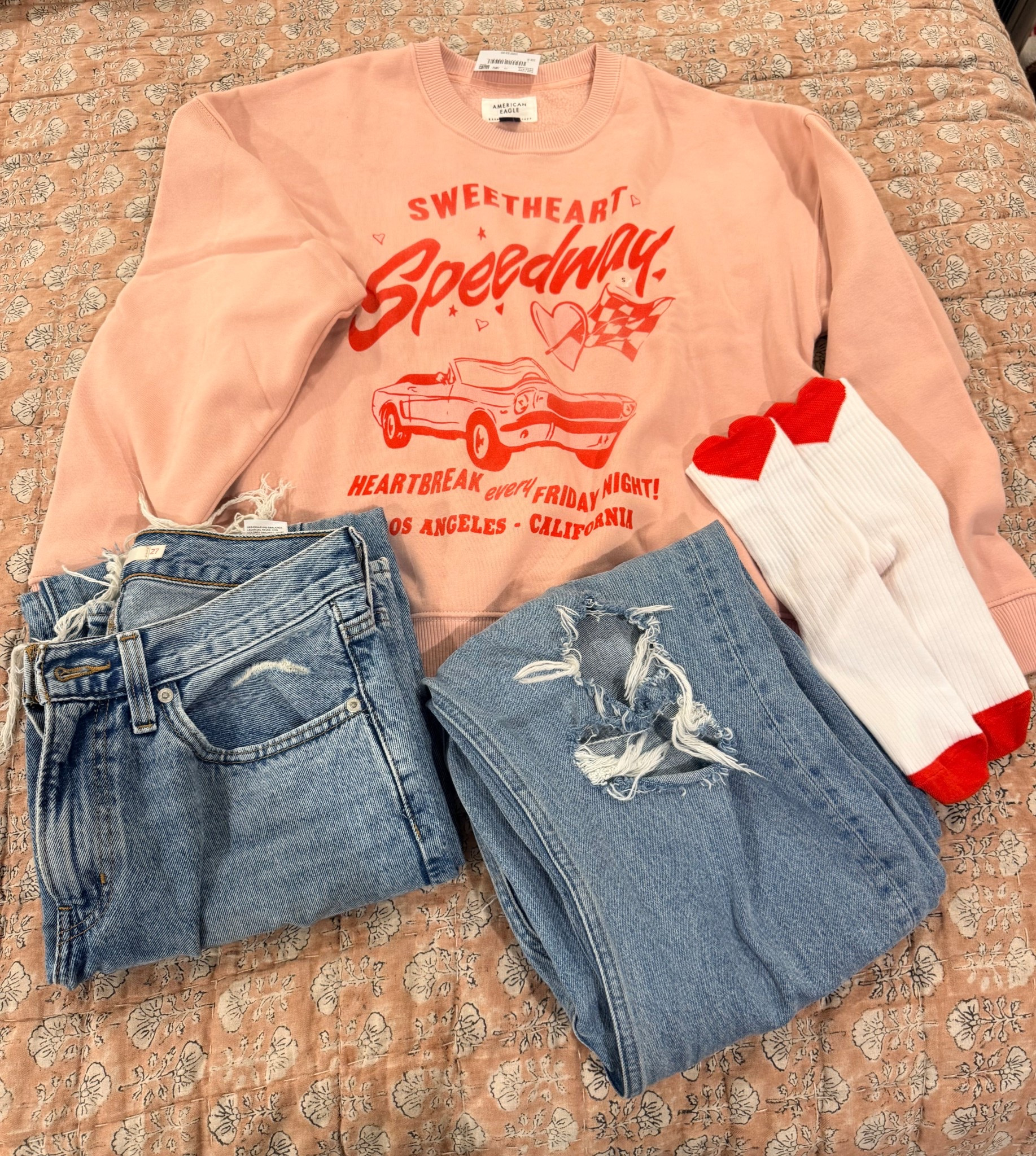 Cozy Valentines Day fit ❤️ #aerie #americaneagle 

#LTKootd #LTKValentine #LTKgrwm