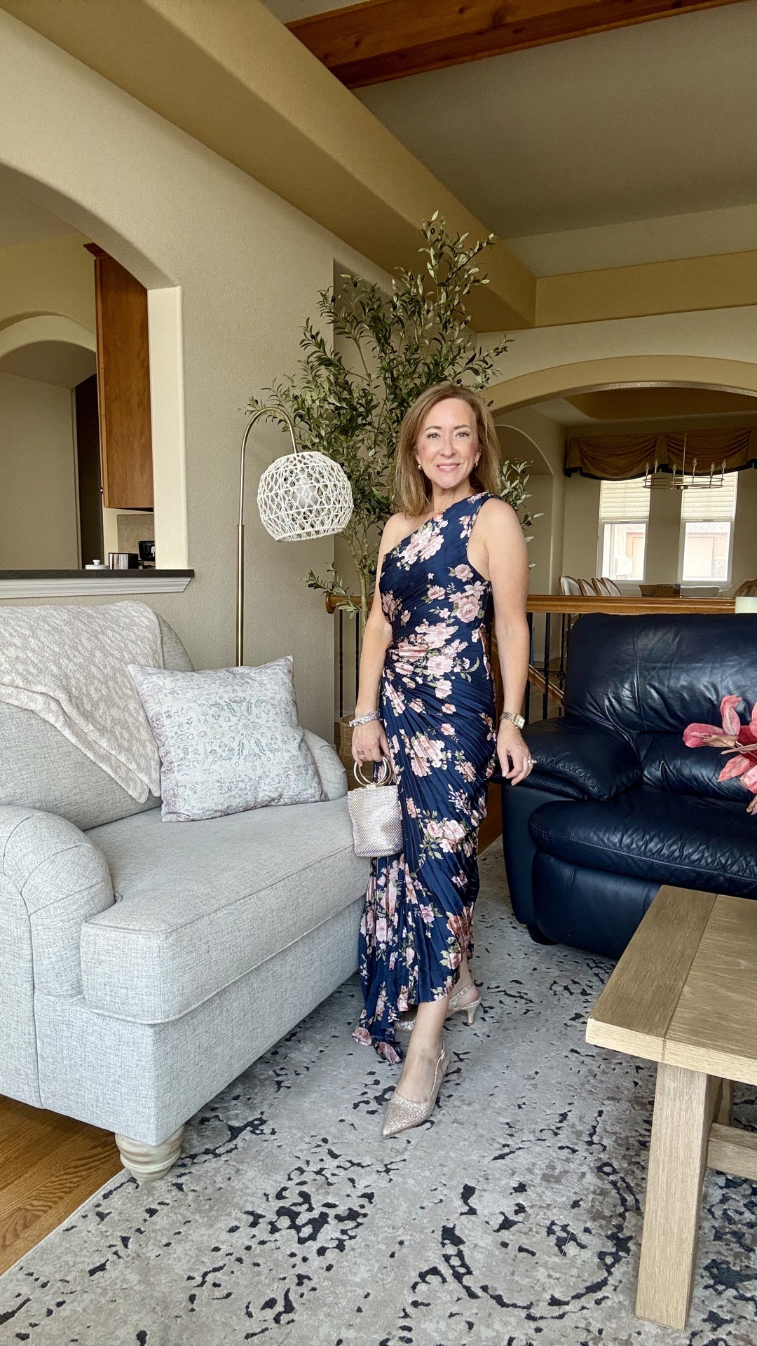 Wedding Guest Dress option💙!

Sizing is a bit odd:
The top part is big on me and it fits through the middle…
I’m wearing a medium.
@Petal & Pup

#LTKPetite #LTKOver40