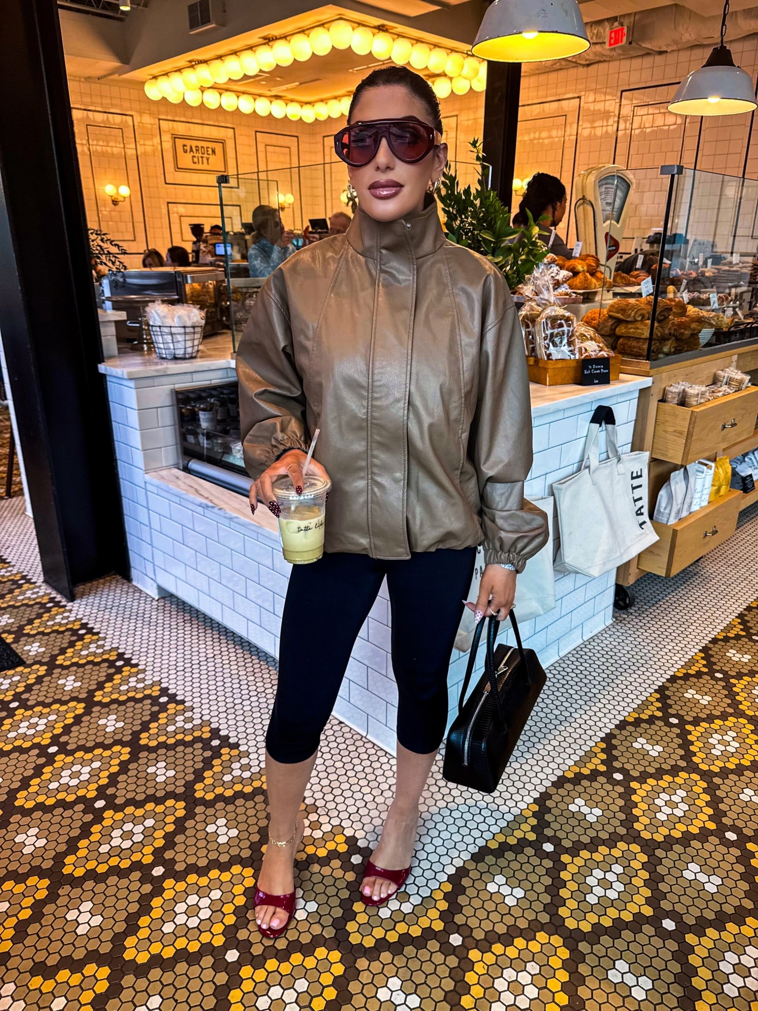 Coffee shop spring fit🖤☕️

#LTKPetite #LTKSeasonal #LTKootd