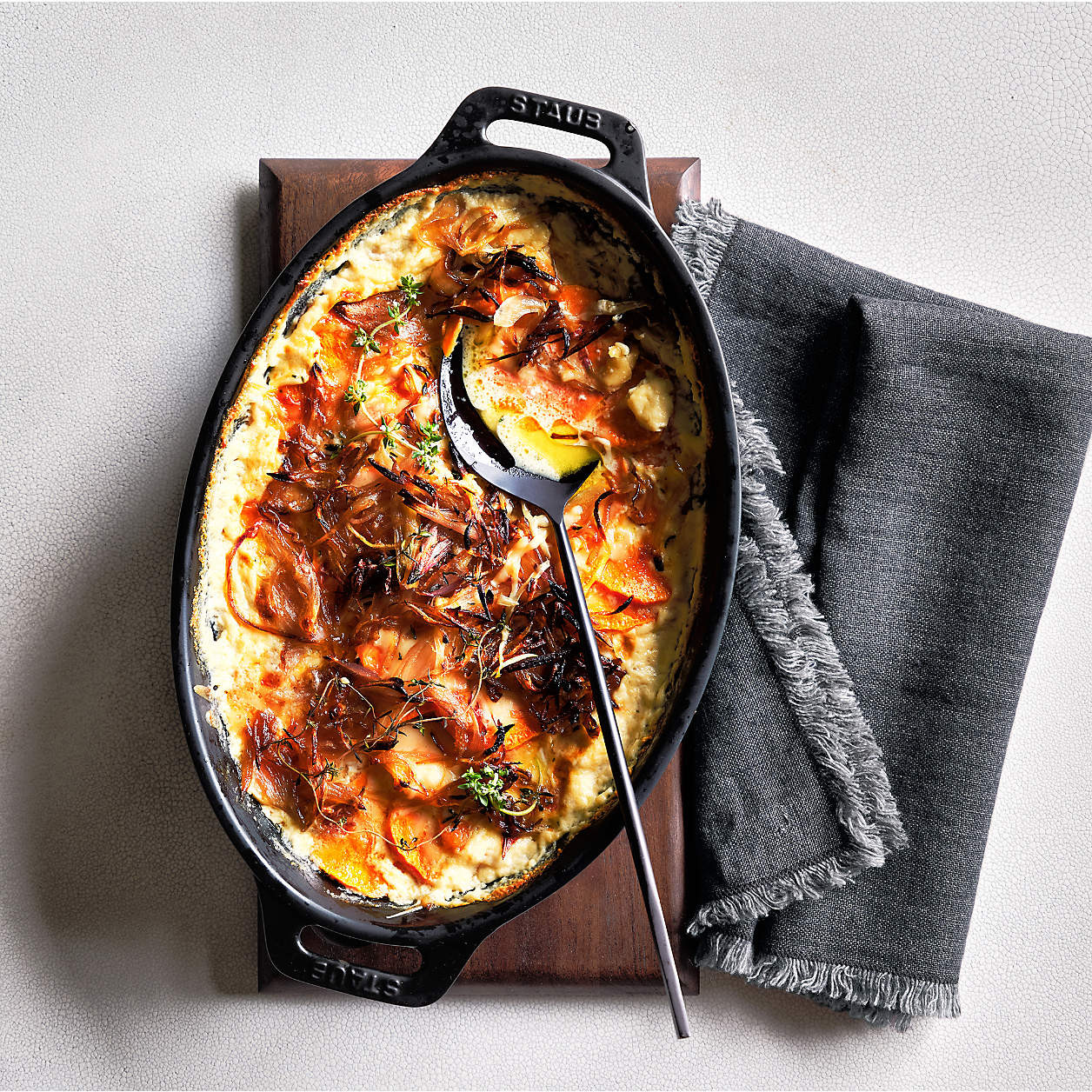 This baker set is currently on sale (~$59.99, originally ~$100) — about 40% off, which is rare for pieces this durable and versatile.

Why it’s a great buy:
• Oven-safe stoneware designed for everyday cooking
• Neutral matte black works with any kitchen aesthetic
• Ideal for both weeknight dinners and hosting
• Easy to clean and store

A great foundational piece if you’re slowly upgrading your kitchen the right way.

#HerAvenueFinds
#LTKFinds #KitchenAesthetic #HomeCookware #EntertainAtHome #BakewareSale 

 