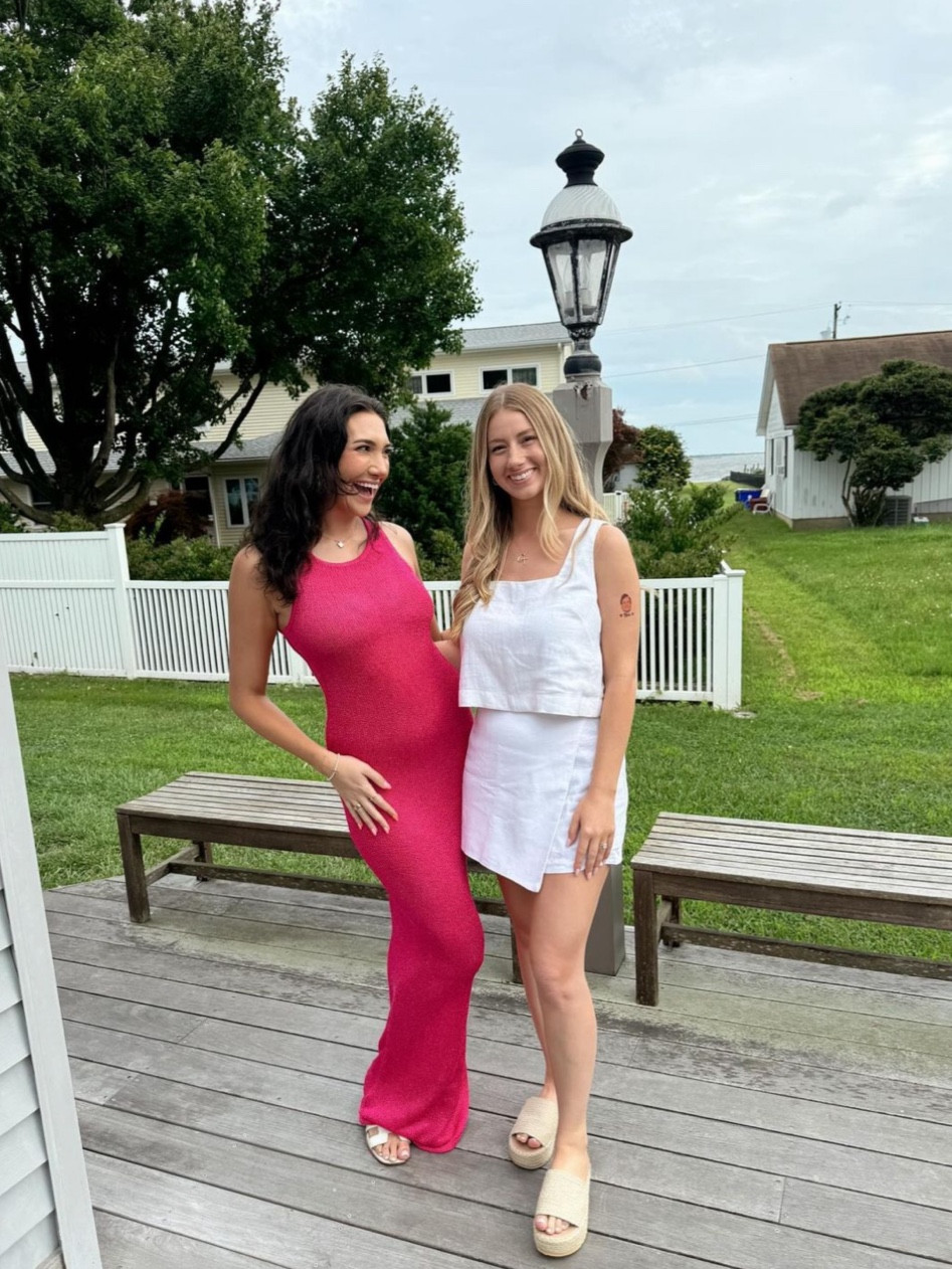 this dress!! so pretty and linked in yellow as well