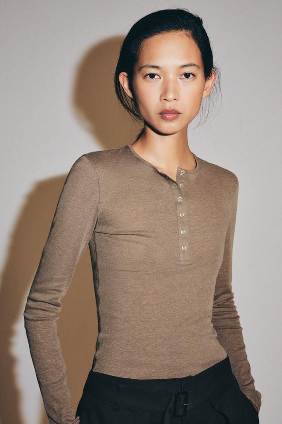 SLIM FIT - HENLEY NECK - REGULAR LENGTH - LONG SLEEVEST-shirt made from cotton yarn. Round henley... | Zara US