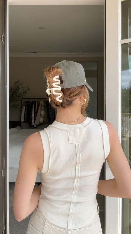 Easy way to wear a claw clip with a baseball hat 🧢 

#LTKbeauty #LTKSeasonal #LTKVideo