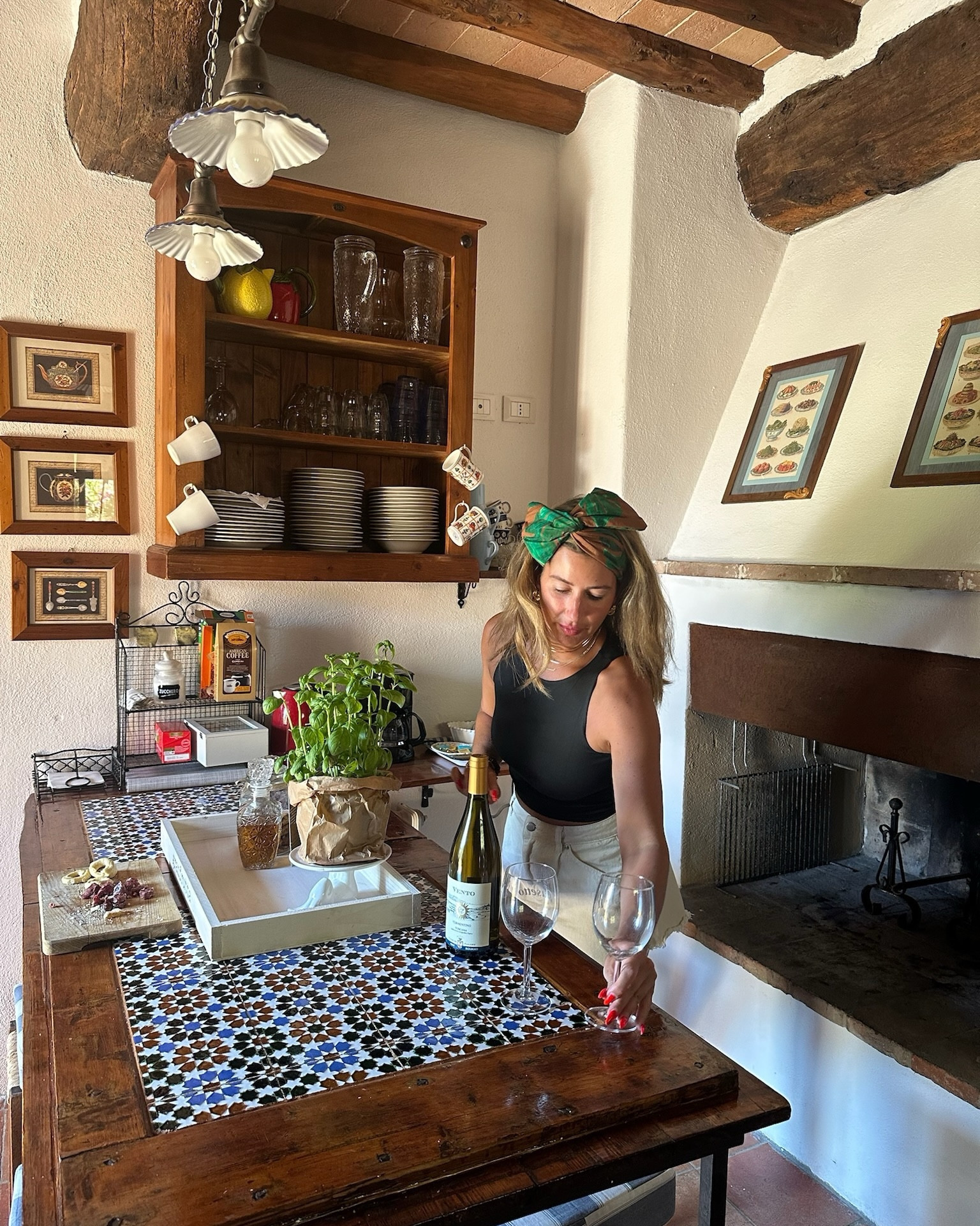 Take me back to Castellina in Chianti🍷

Sipping wine, snacking on local cheeses, and soaking in the charm of this cozy kitchen in the Tuscan hills. The slow pace, the fresh olive oil, the history in every corner... my heart’s still there.

Who else dreams of long lunches in Italy?

#SaucedBySunday #ChiantiDreaming #TakeMeBack #TuscanyVibes #WineCountryLiving #ItalianGetaway #CoolGirlTravels #CastellinaInChianti #SlowTravel #FoodieEscape