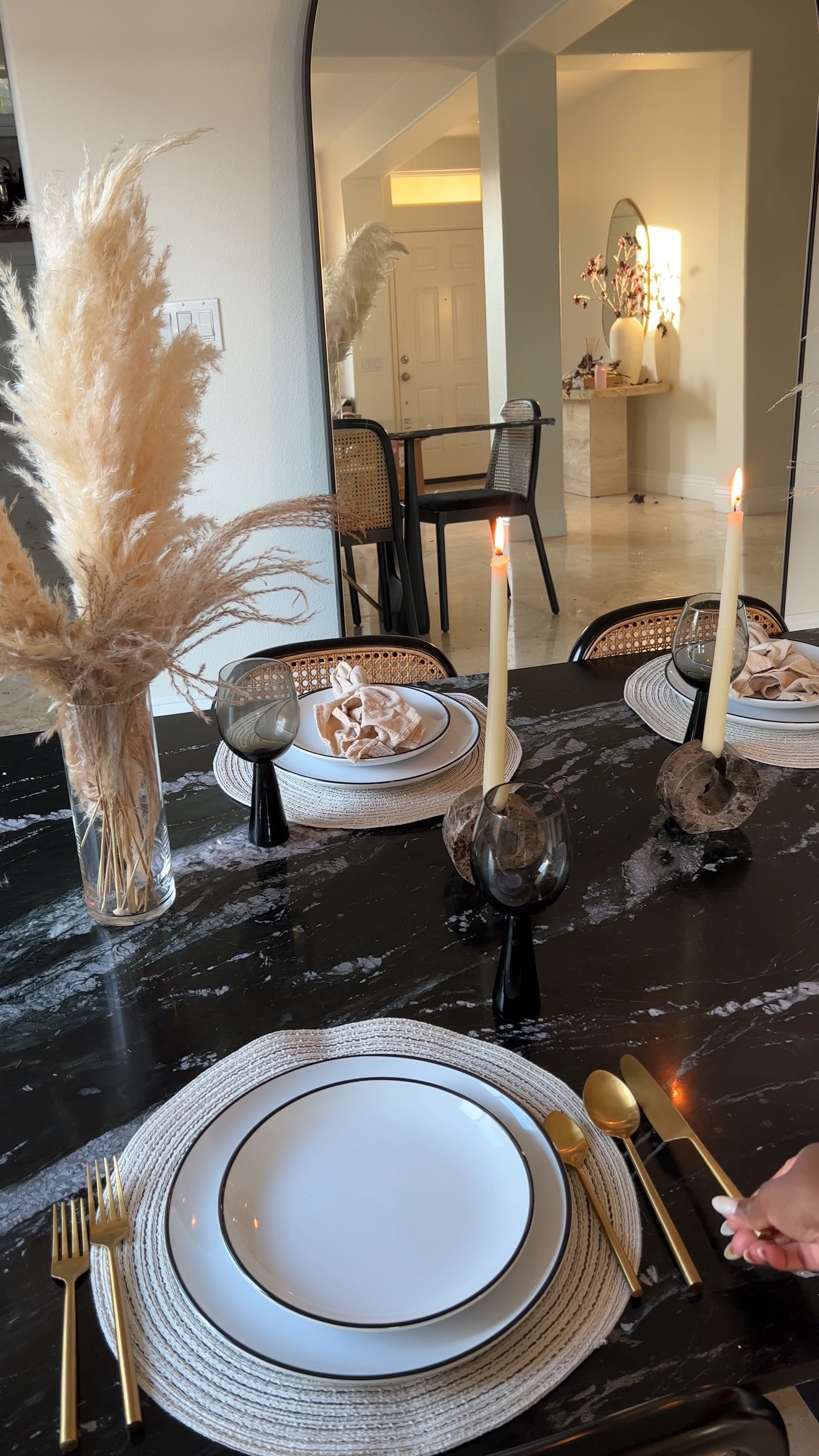Hosting season is on the way. ✨


#falldinner #falldinnerparty #falldinnerwithfriends #falldinners #falldiningroom #falldinningroomtable #falldinnerparty  #tablesettings #tablesettingideas #tablesetup #tablesettingdecoration