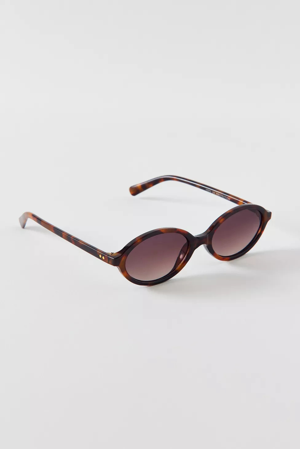 Sasha Oval Sunglasses | Urban Outfitters (US and RoW)