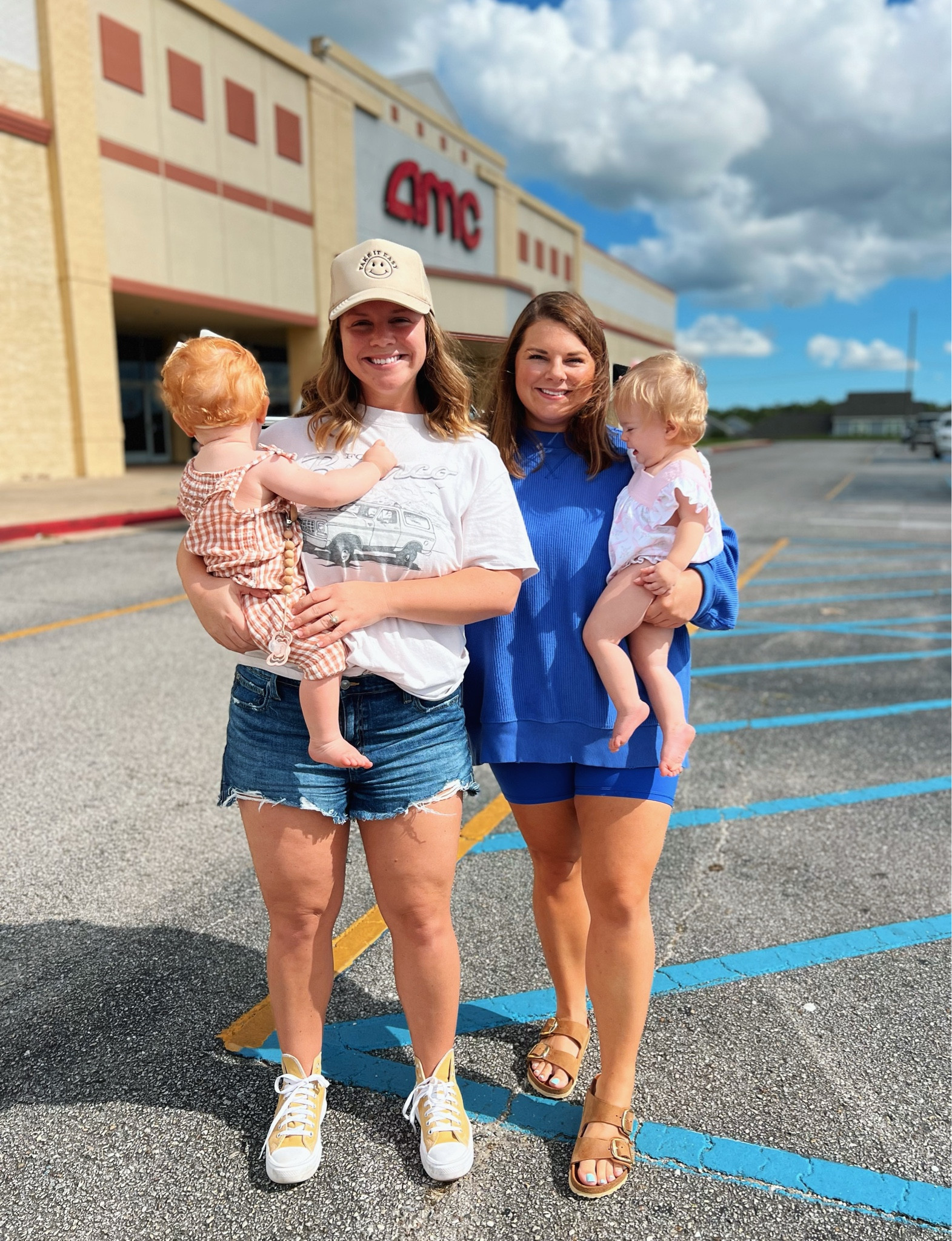 Abie and Hattie go to the movies 🍿🎬 PS. If it seems like I never take this blue set off…it’s because I never take it off 😂 wearing an XL in both pieces 