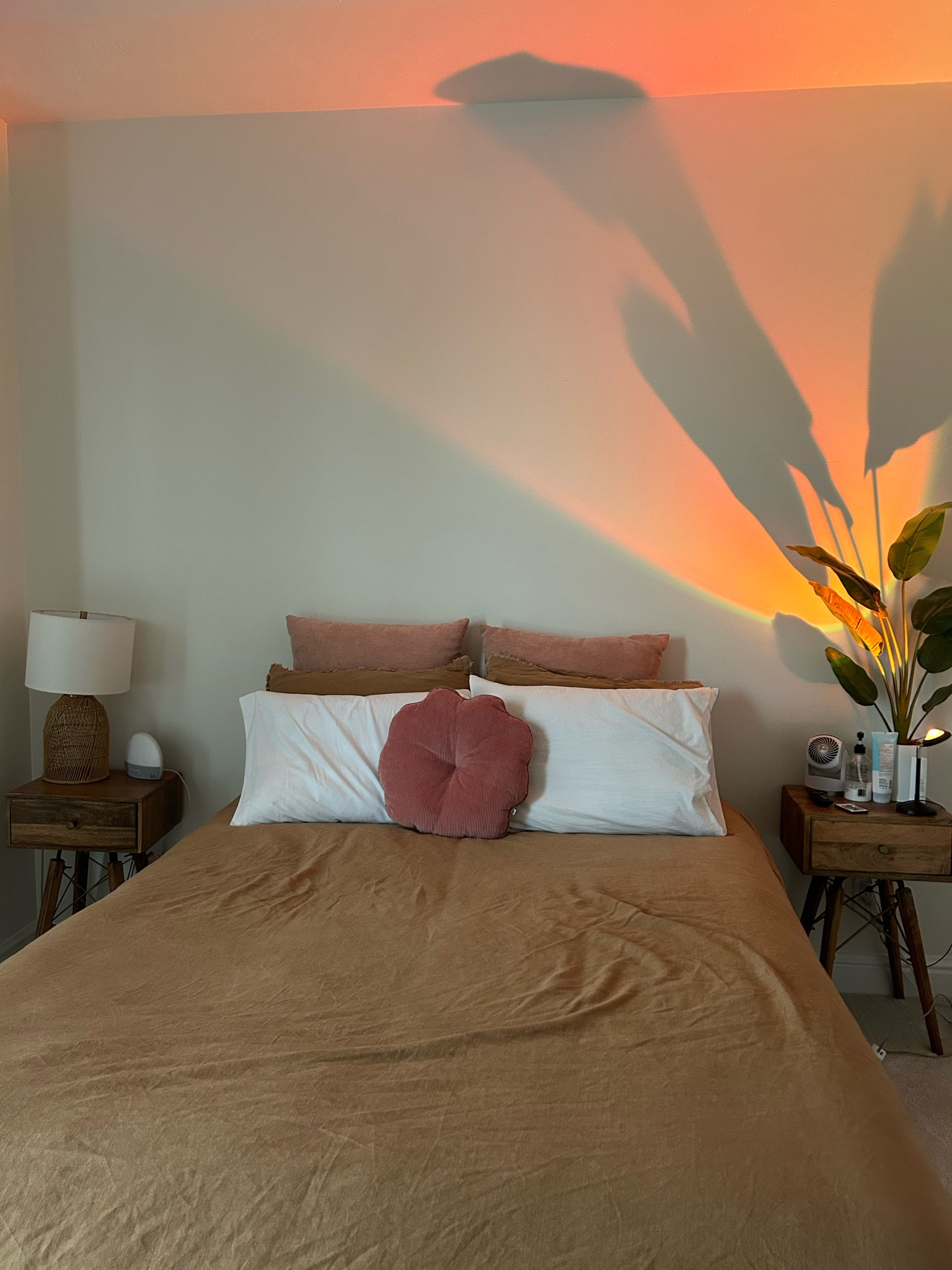 Bed Details! 🩷🫶🏼

#LTKSeasonal #LTKfindsunder100 #LTKhome