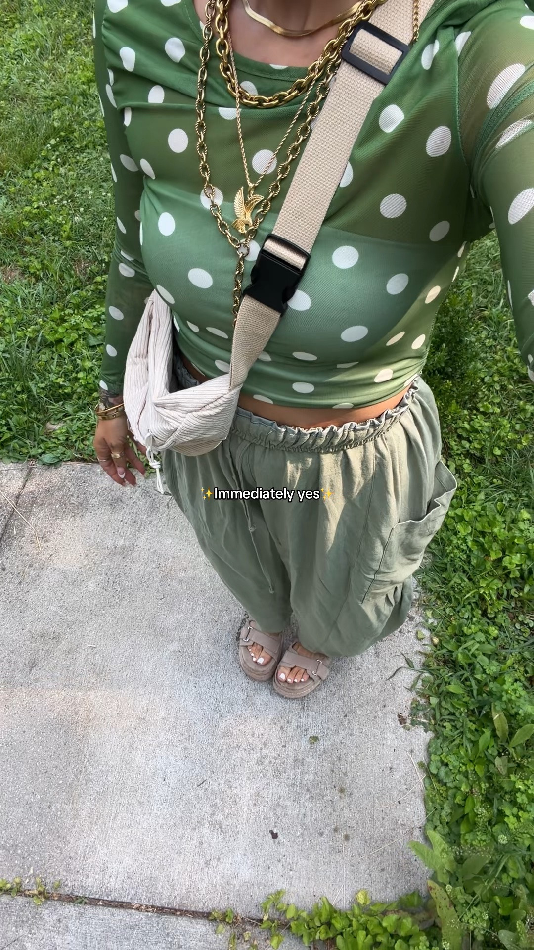 Pants run huge so size down! I’m 5’3 & 133 in a small in the color light army green