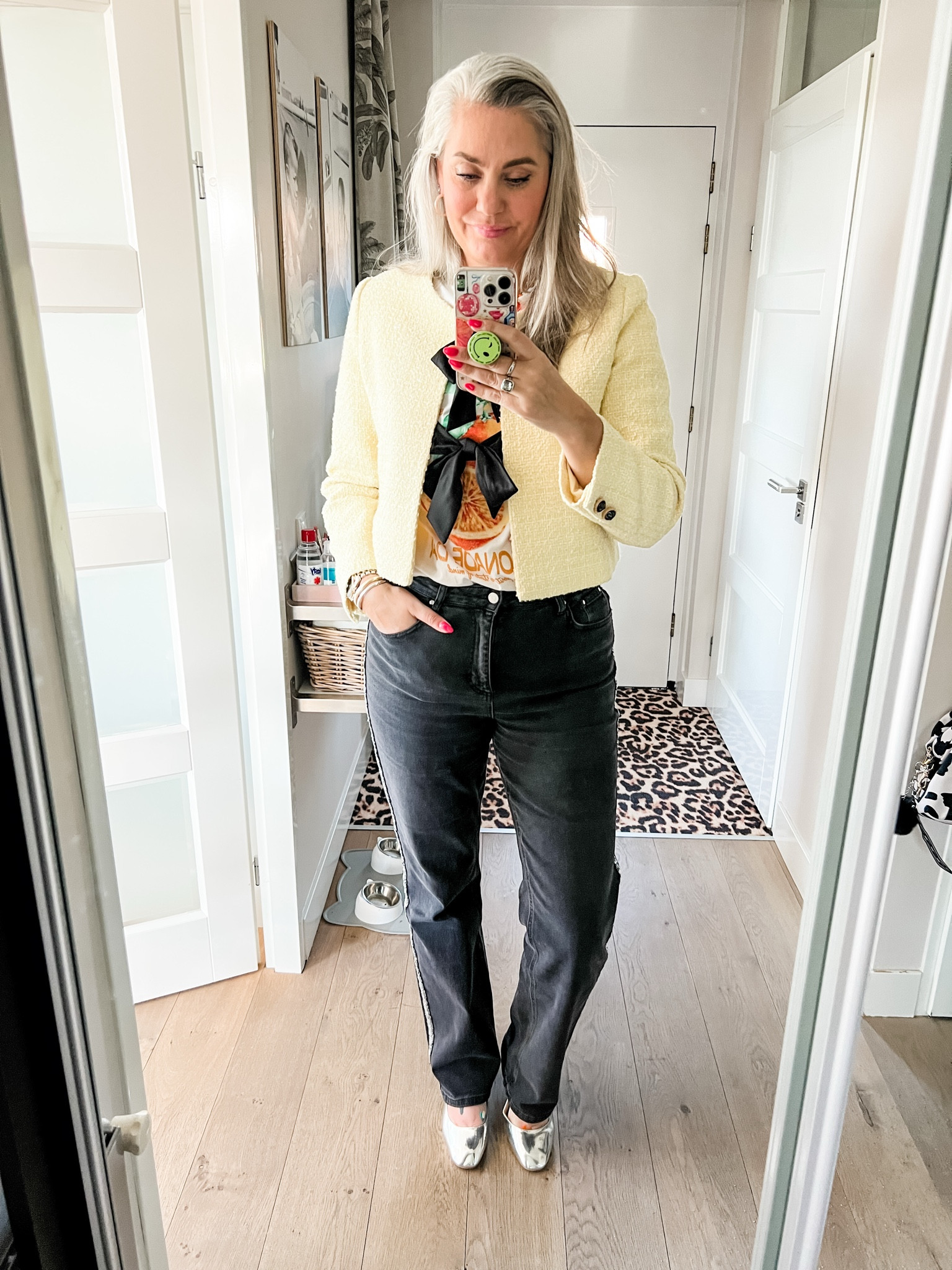 Ootd - Thursday. Butter yellow crop jacket (Valentin Studio), graphic t-shirt and black straight jeans (Most Wanted), silver Mary Jane shoes. 



#LTKnederlands #LTKeurope #LTKspring