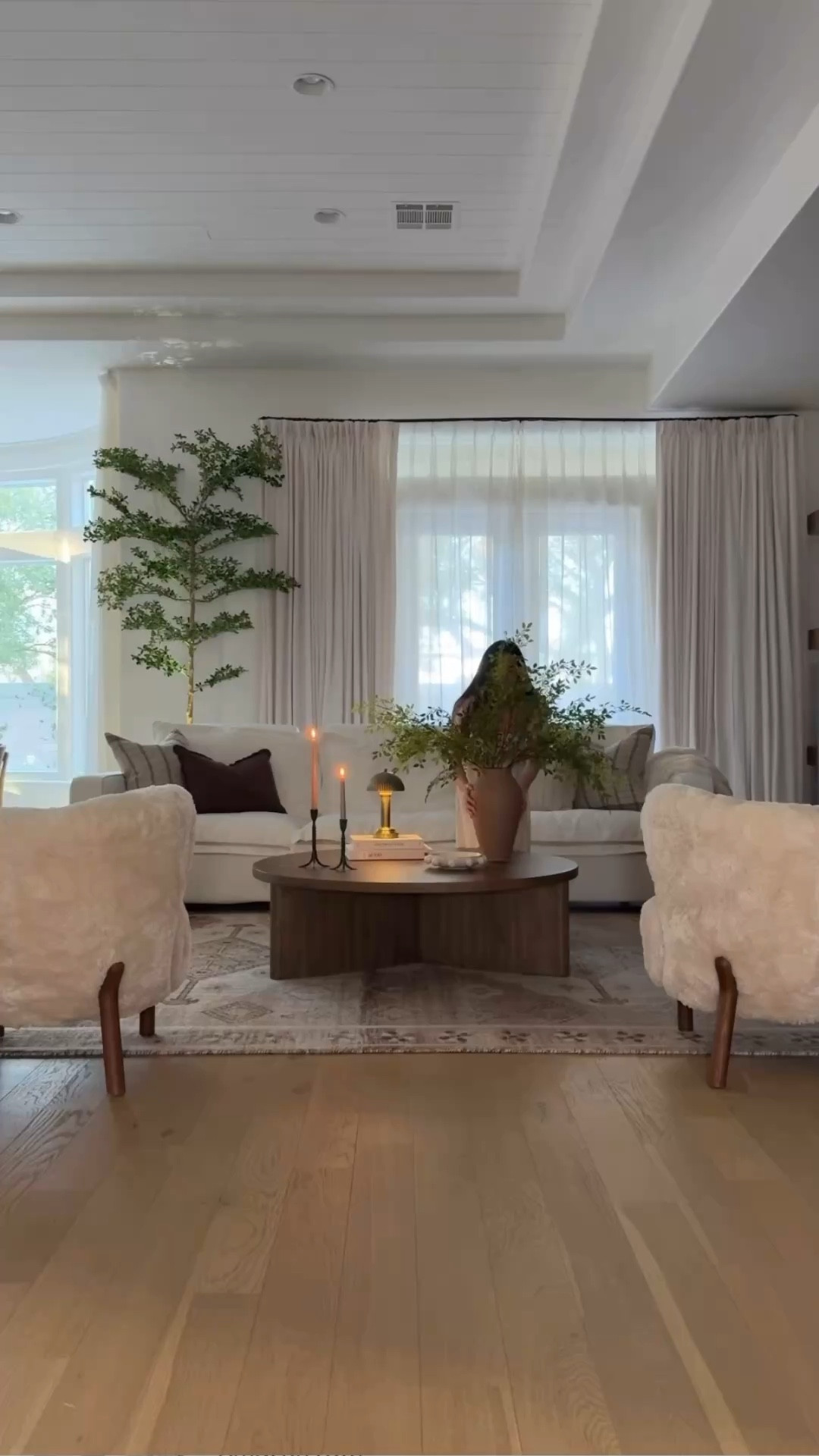 Living room 

#LTKdayinmylife #LTKmomlife #LTKHome