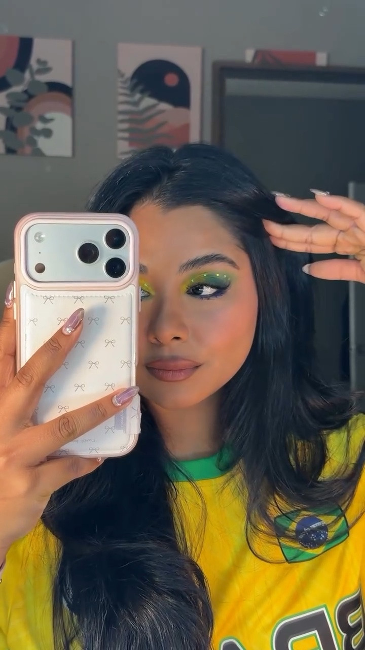Obsessed with this look
@anastasiabeverlyhills Norvinna Palette
@nyxcosmetics_canada vivid rich pencil”sapphire bling” #makeup #makeuptutorial #fifa #worldcup #brasil