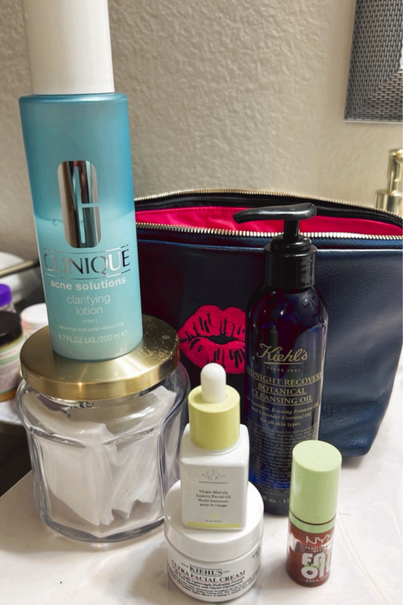 My skincare routine in a photo!! I’ve been using these products (besides the lip) for years!! Tried and true my friends!! Let me know in the comments which one you’ve used or currently using! Stock up during the spring savings sale at Sephora! 

P.s. I even added a couple other skincare products that I LOVE too!!

Clinique / Kiehls / Drunk Elephant / GRWM / skin products / Leliassoutherncharm / travel friendly 

#LTKxTarget #LTKbeauty #LTKxSephora