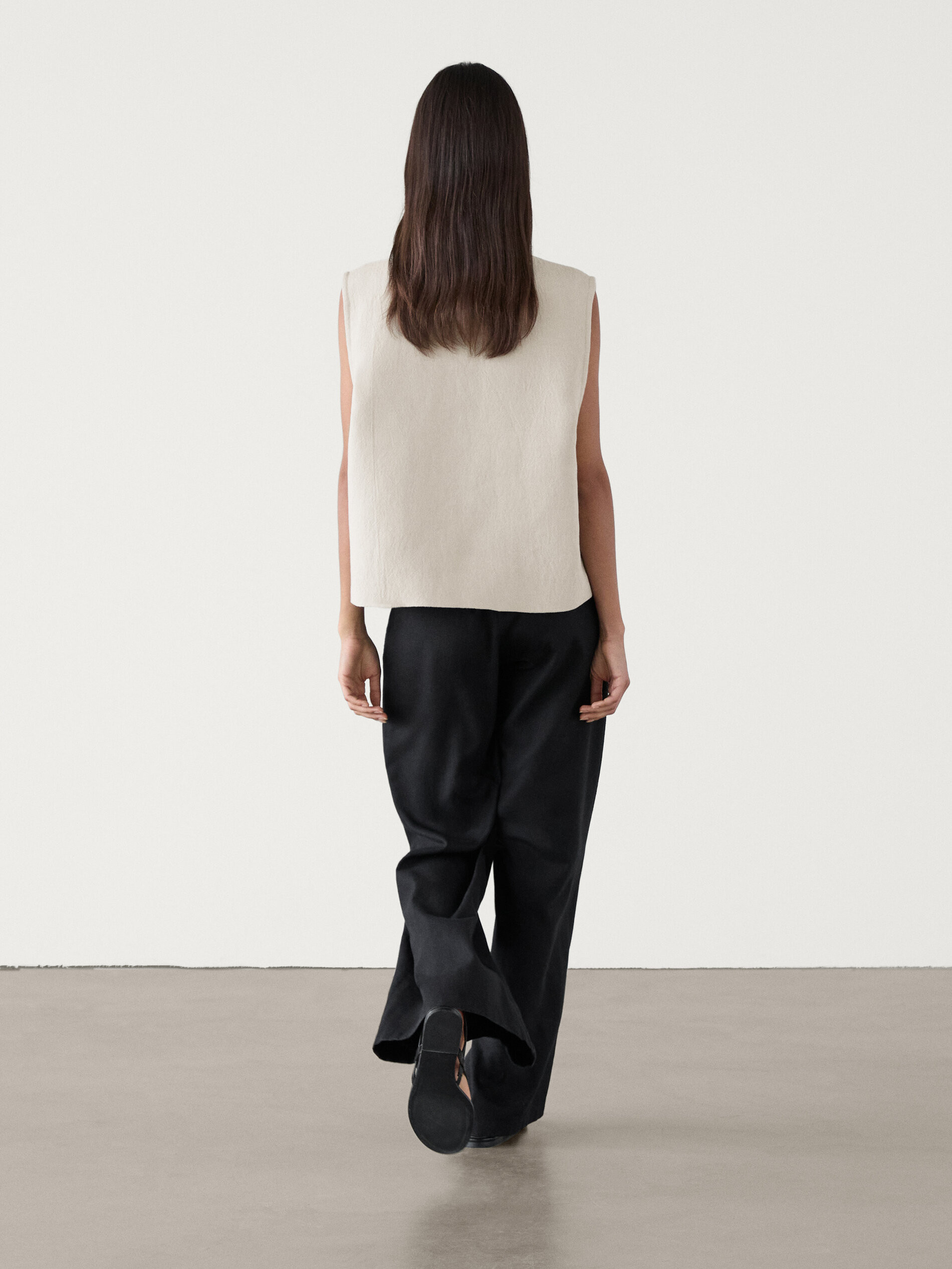 Buttoned V-neck waistcoat | Massimo Dutti US