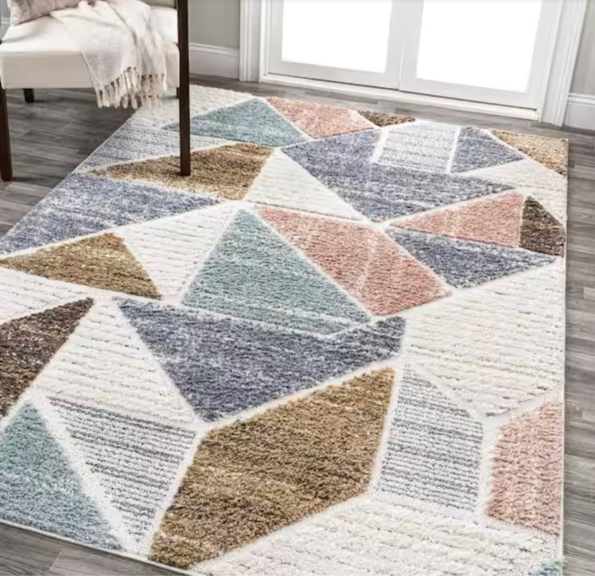 Beautiful geometric rug! 

#rug #house #home #arearug #runner

#LTKhome #LTKsalealert #LTKunder50