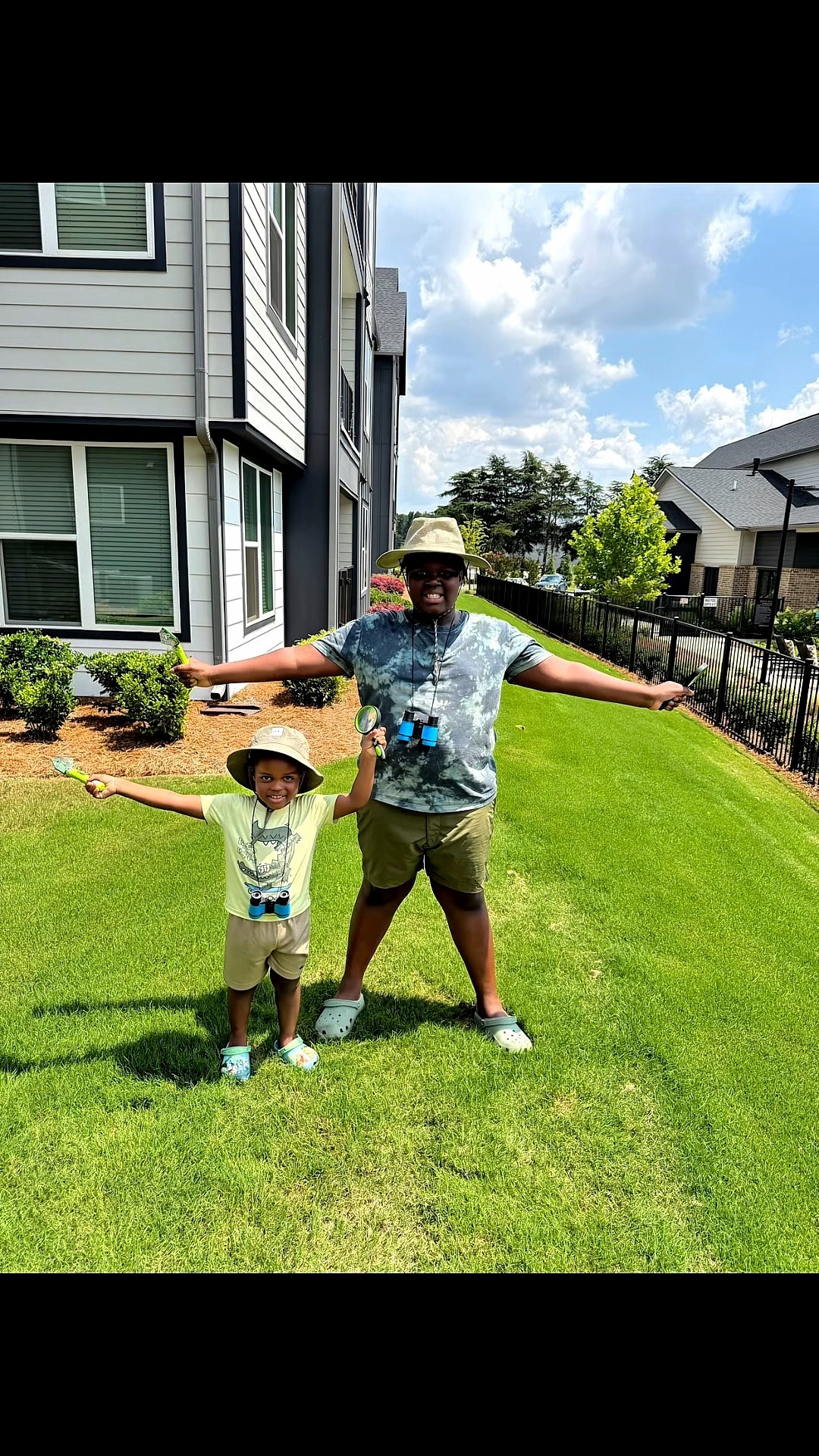 Summer bucket list adventure: Exploring our neighborhood for explore it Thursday!

#LTKKids #LTKmomlife
