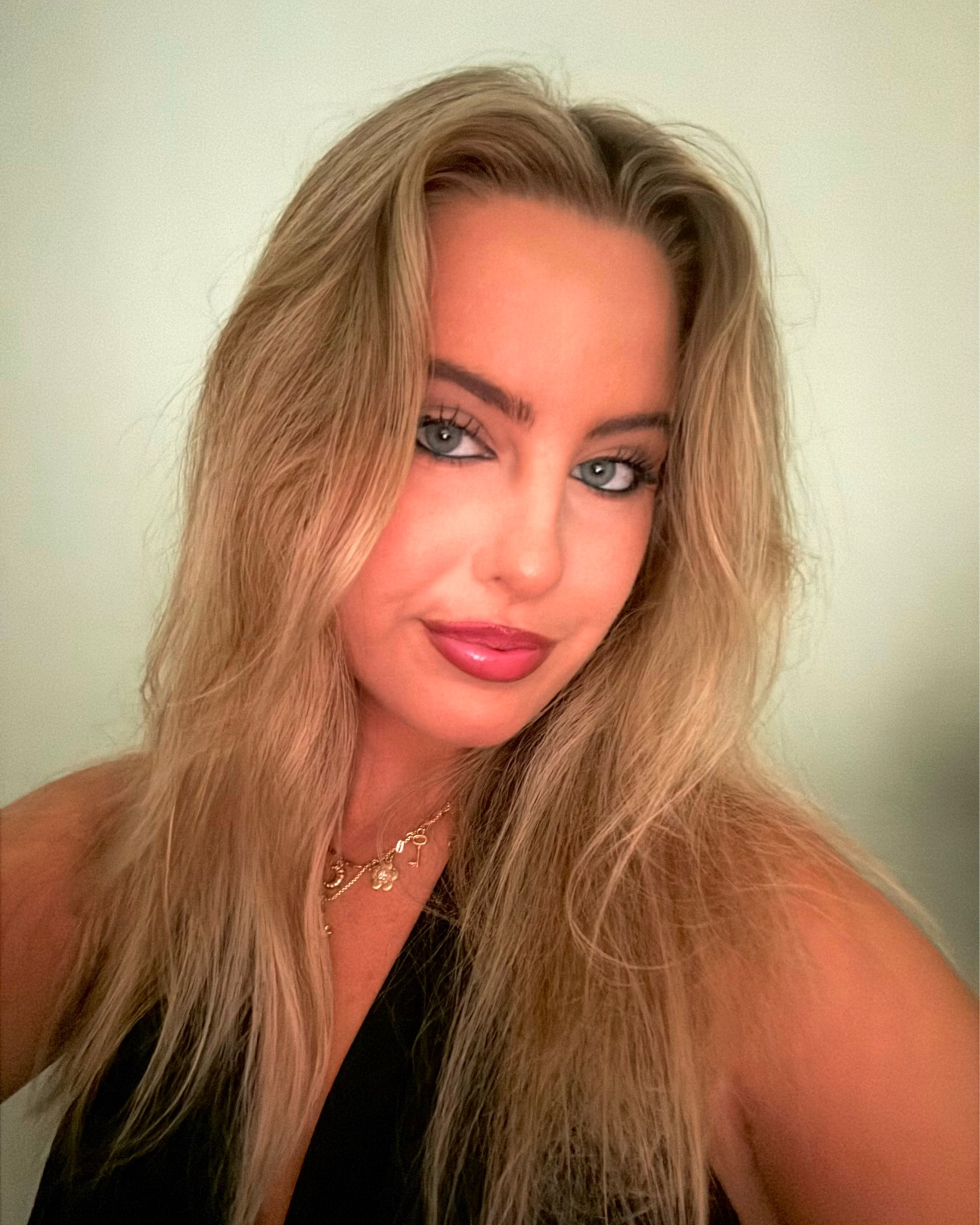 SUPER FUN GOING OUT GLOWY & BRONZED LOOK🌟

!!perfect for summer nights 🌞!!

Most products can be found at your local CVS, Target or Walmart!🛒

#LTKgrwm