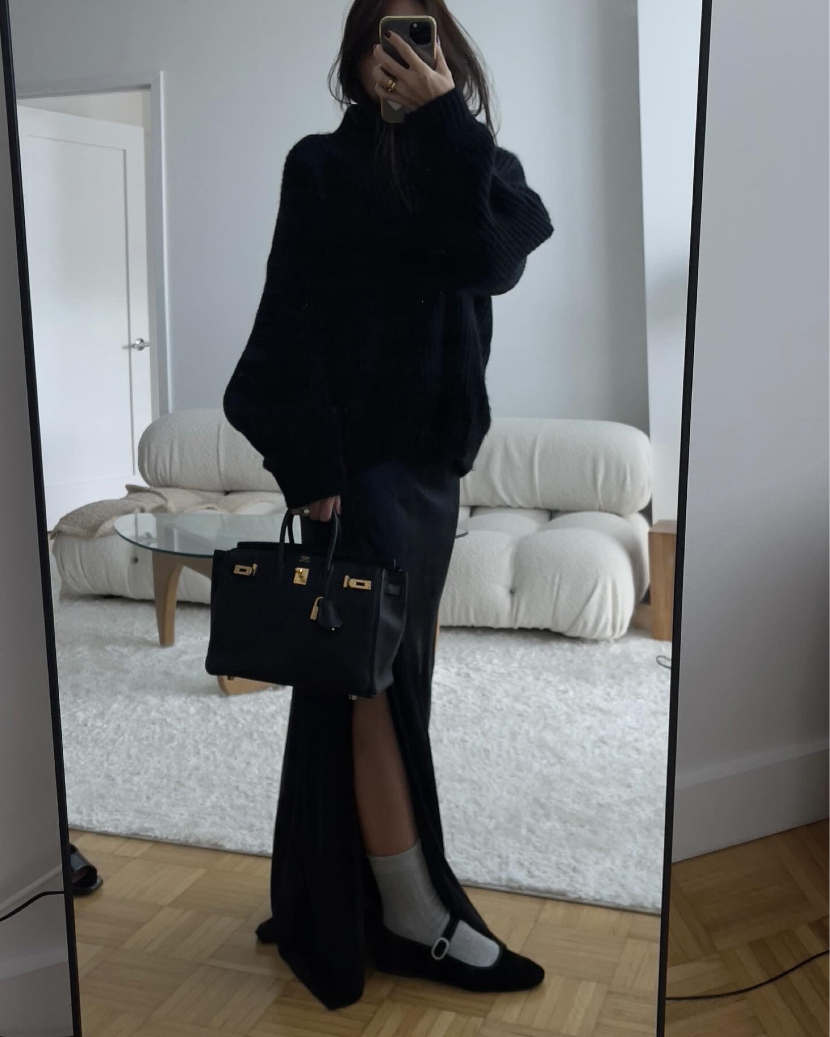 “It’s cold but make it date night” look: chunky sweater over a maxi silk dress 🖤🖤

#ootdnewyork10 #silkdress #chunkysweater #chunkyknit #sweaterseason #datenightlook #datenightoutfit #birkin25 #hermesbirkin25 #minimalstyledaily 

#LTKitbag #LTKGiftGuide #LTKstyletip