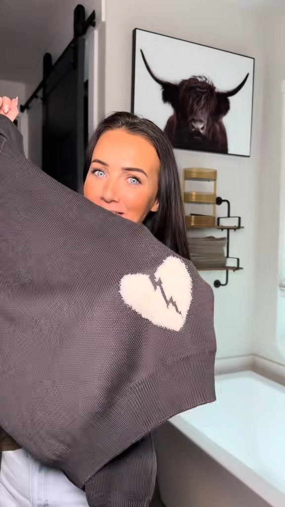 Soft, cozy, and one of those pieces you instantly want to live in 🤍 The Barefoot Dreams CozyChic Cotton Heart Breaker Hoodie is lightweight but still warm, perfect for layering year-round. Relaxed fit, easy to throw on for errands, lounging, or travel days, and it has that effortless polished look that still feels comfortable. Linked on my LTK with more cozy everyday favorites I actually wear.

#LTKfinds #BarefootDreams #cozystyle #everydayfavorites 

#LTKootd #LTKmomlife #LTKOver40