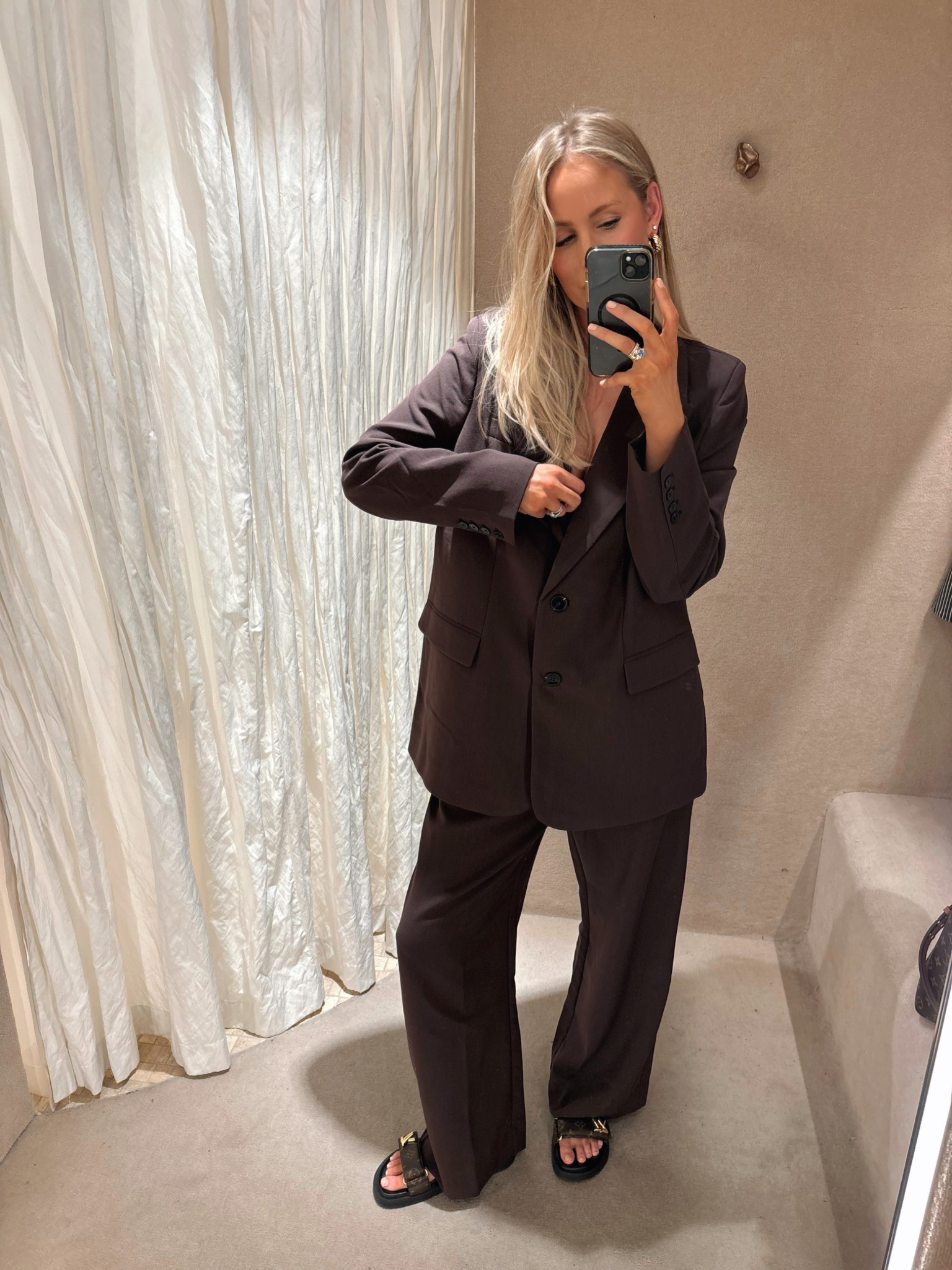 It’s me, hi – I’m the problem, it’s me!
This combo - ahhhhhh 😍
Perfect together, just as stunning on their own – the power of a good set 🙌🏼

Heads up: the pants run a small, so I sized up to a 12 from my usual 10. Wearing a 14 in the blaze for an oversized look/fit. Feel free to DM if you want more sizing deets!

#LTKaustralia #LTKstyletip #LTKworkwear