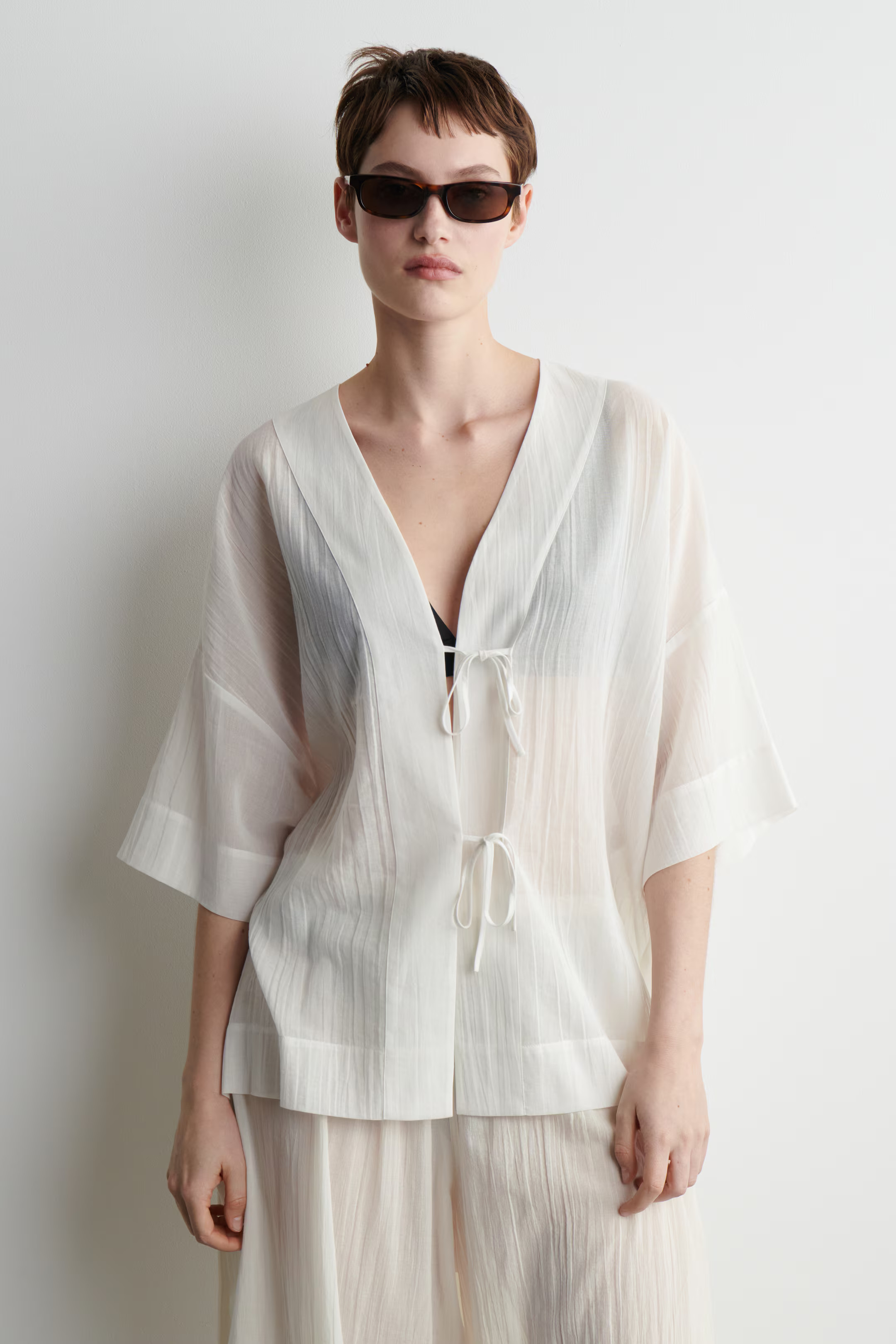CRINKLED TIE-FRONT BEACH SHIRT | H&M (UK, MY, IN, SG, PH, TW, HK)