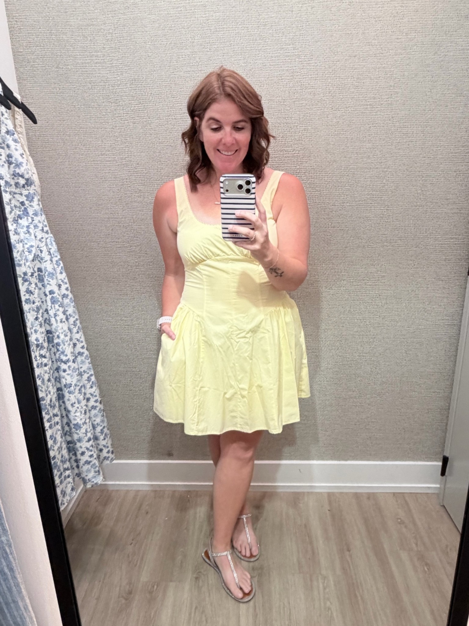I want this Abercrombie dress in all of the colors and both lengths! This dress can take you from the office to date night and will be a closet staple! The dress runs TTS (I’m in a medium) and it’s also available in a few different color options!

#LTKootd #LTKMidsize #LTKOver40