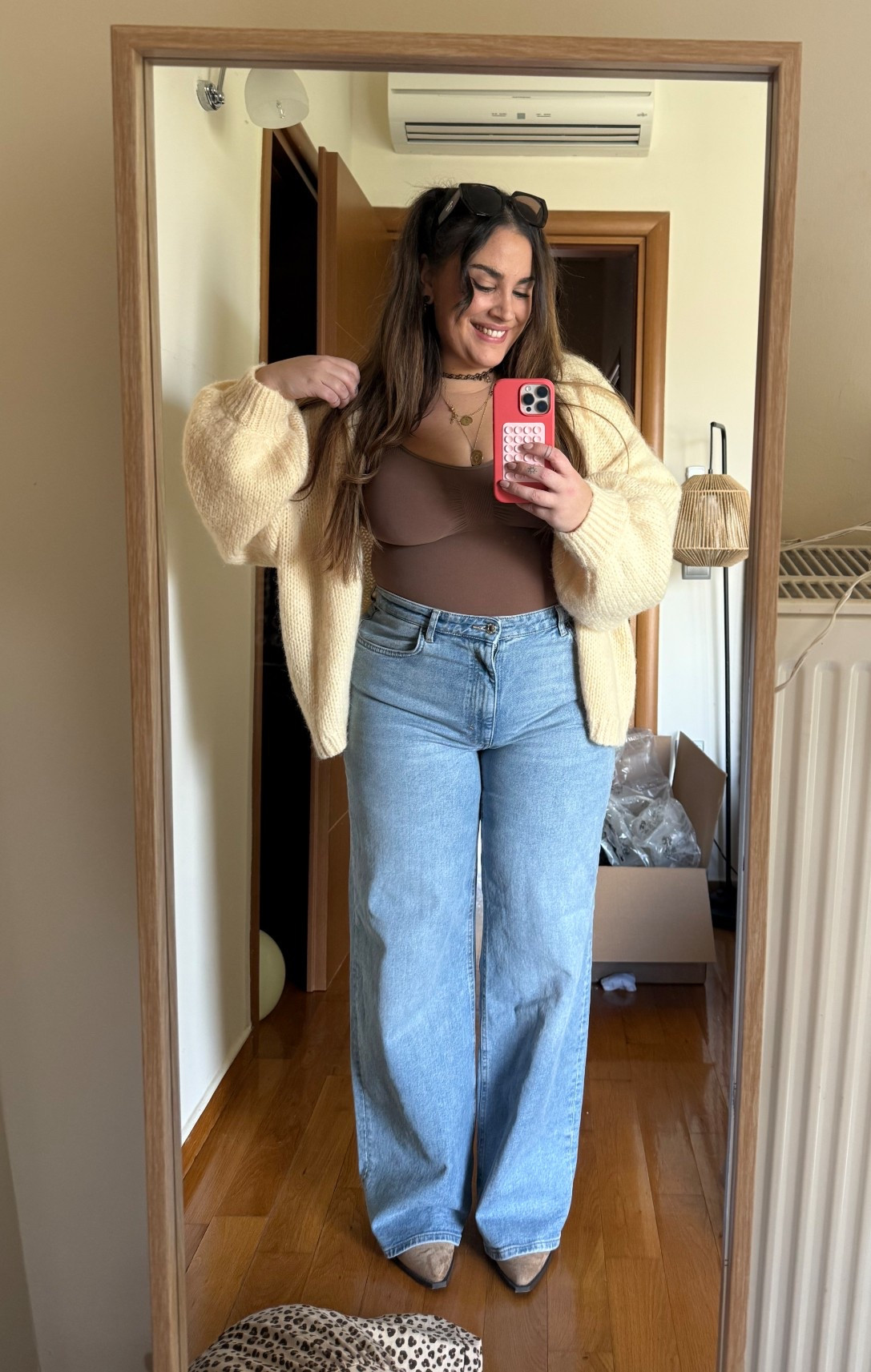 Perfekt sitzende Jeans in Größe 34/32 und die schönste Butteryellow Strickjacke🤍✨

#LTKmidsize #LTKplussize #LTKcurves