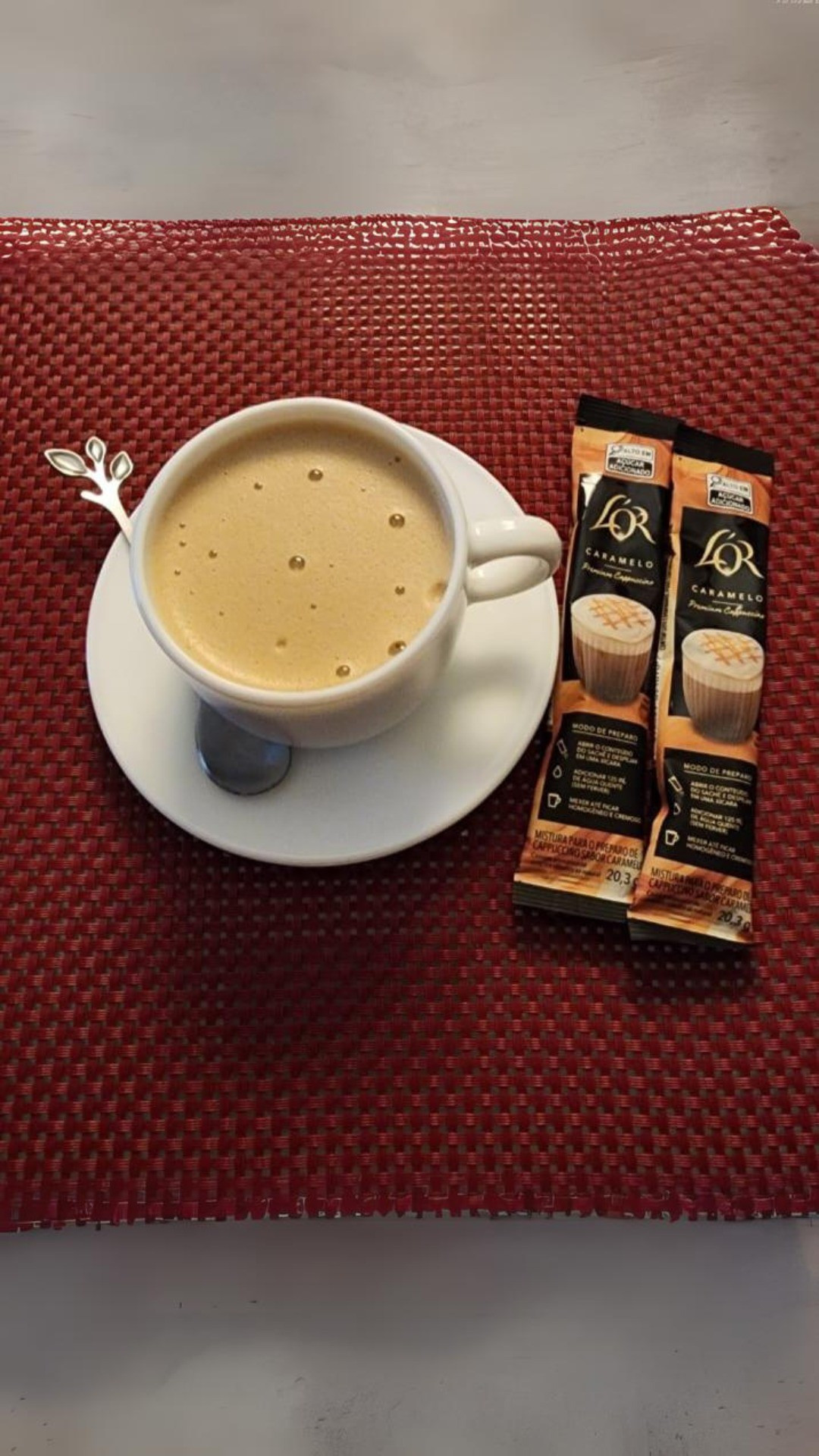 Que cappuccino delicioso! Passei no site da Café L'OR, resolvi comprar o sabor Caramelo para experimentar e amei! Super cremoso e fácil de preparar! Basta adicionar o pó na água quente e misturar. Ótimo para levar na bolsa! Maravilhoso!!!!

