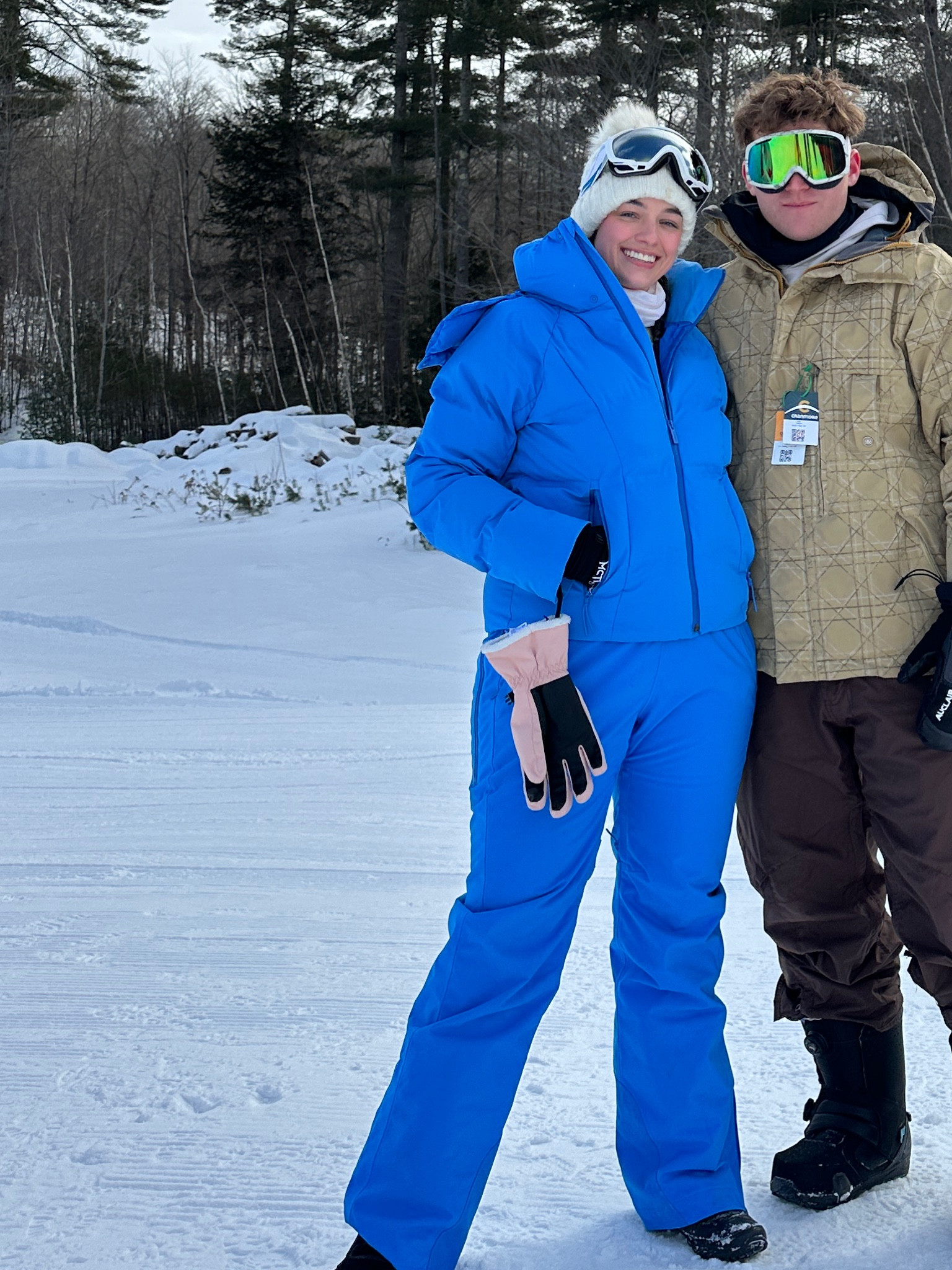 obsessed with this ski suit set. wearing a large in the bottoms and a medium jacket
