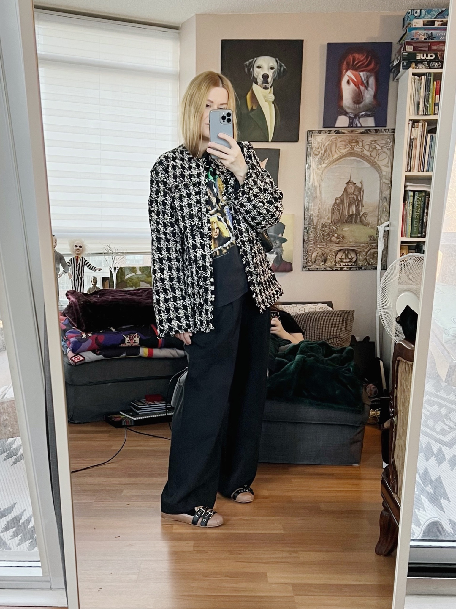 New bouclé jacket with a vintage t-shirt, vintage bag, secondhand shoes, and Everlane trousers. I can’t wait to get my leather rosette brooch because it’s going to look great on here.
•
.  #winterLook  #StyleOver40  #boucle  #hmXme  #miumiu  #balletflats #vintageGucci #everlane #miumiuflats #FashionOver40  #MumStyle #genX #genXStyle #genXInfluencer #WhoWhatWearing #genXblogger #secondhanddesigner #Over40Style #40PlusStyle #Stylish40s #styleTip  #HighStreetFashion #StyleIdeas



#LTKU #LTKstyletip #LTKSeasonal