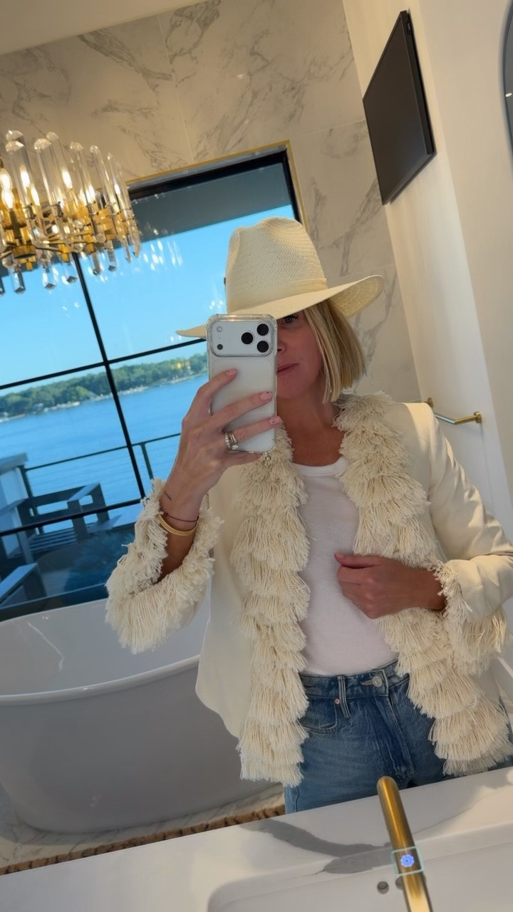 Just got home and immediately had to show you ladies this viral Zara jacket that was just restocked 😍😍😍