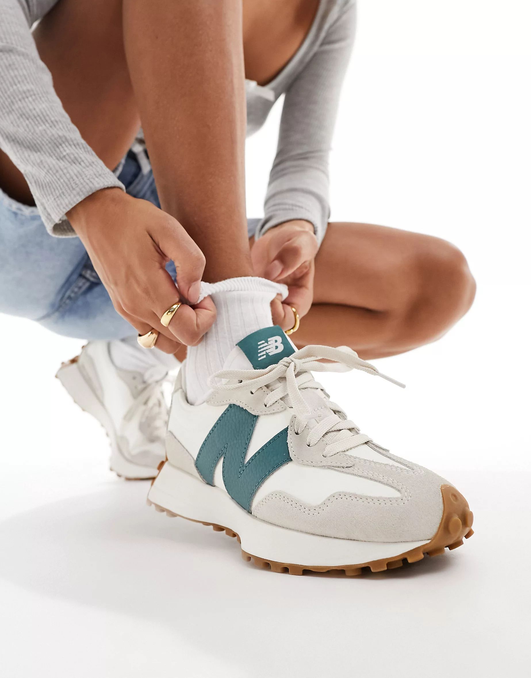 New Balance 327 trainers with gum sole in white and spruce green | ASOS (Global)