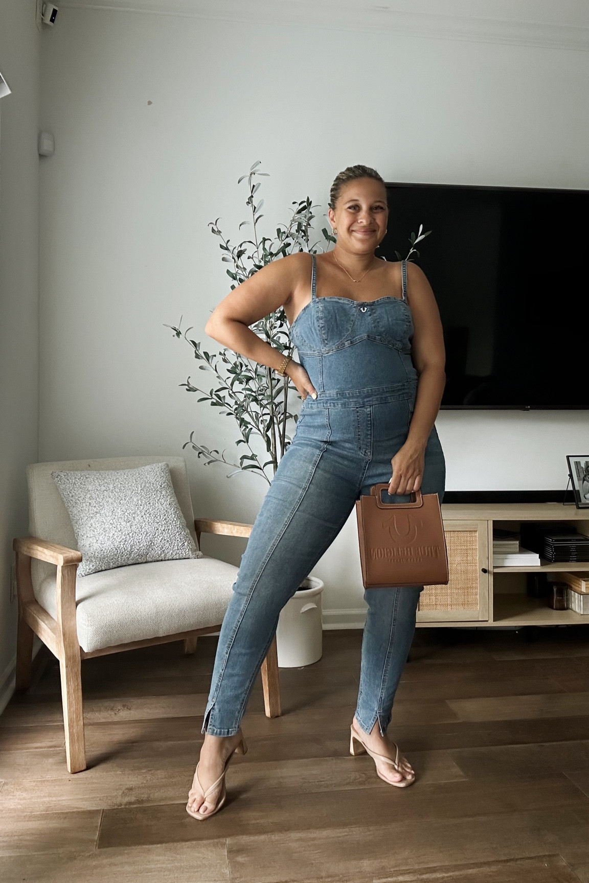 PSA for my midsize girlies & mamas: you deserve to feel COOL, CONFIDENT & COMFORTABLE in your clothes even if your body is larger, softer or just *different* than it was a few years ago. 

Outfit 1: LARGE in top & 33 in jeans (sized up for the bump)
Outfit 2: XL in jumpsuit (sized up for the bump) & LARGE in Jacket
@truereligion @shop.ltk
#midsize #midsizestyle #momstyle #MYRLGN #ad
