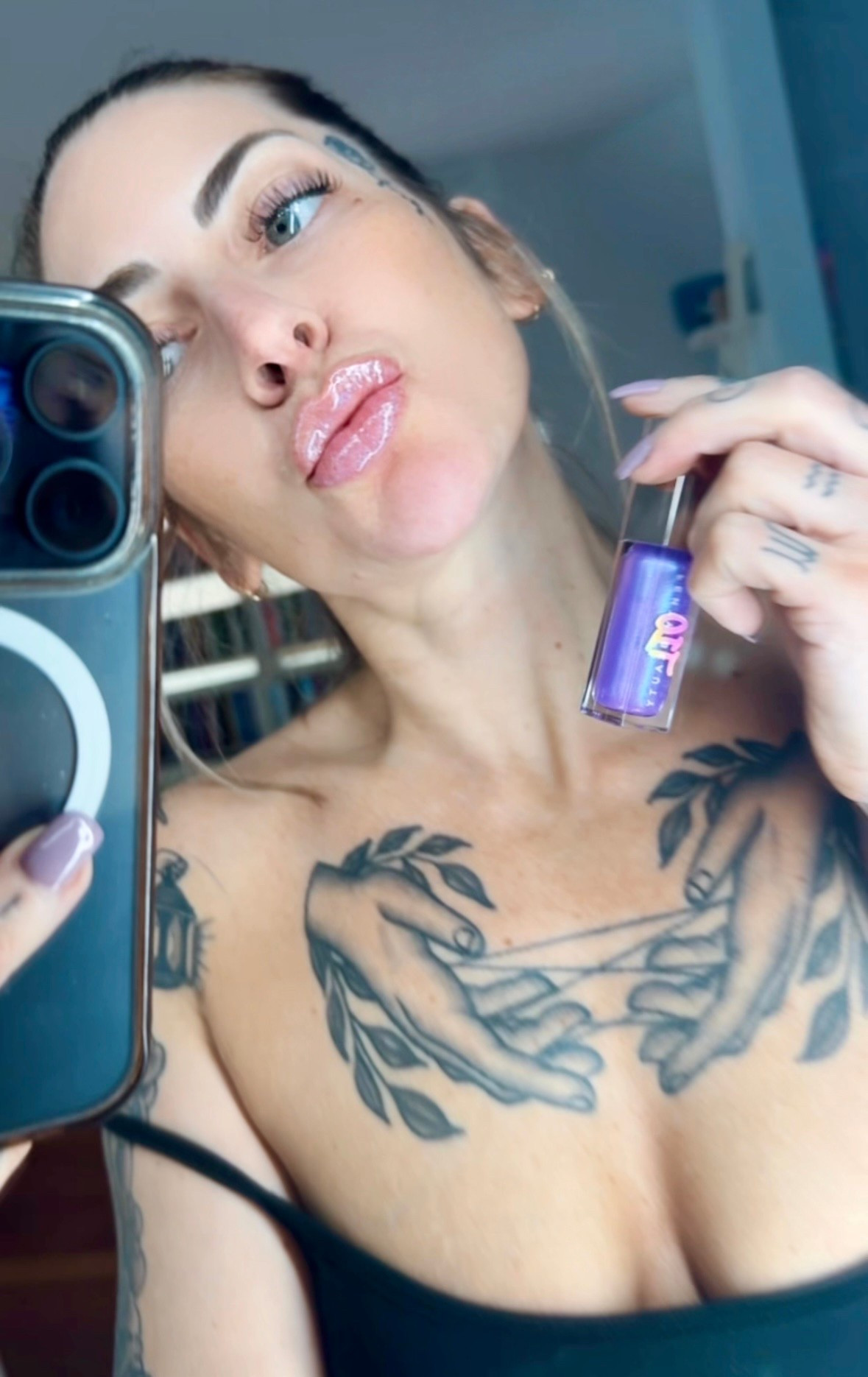 Best lipgloss I’ve found. Stays hydrating and the glitter pigment is absolutely gorgeous. 