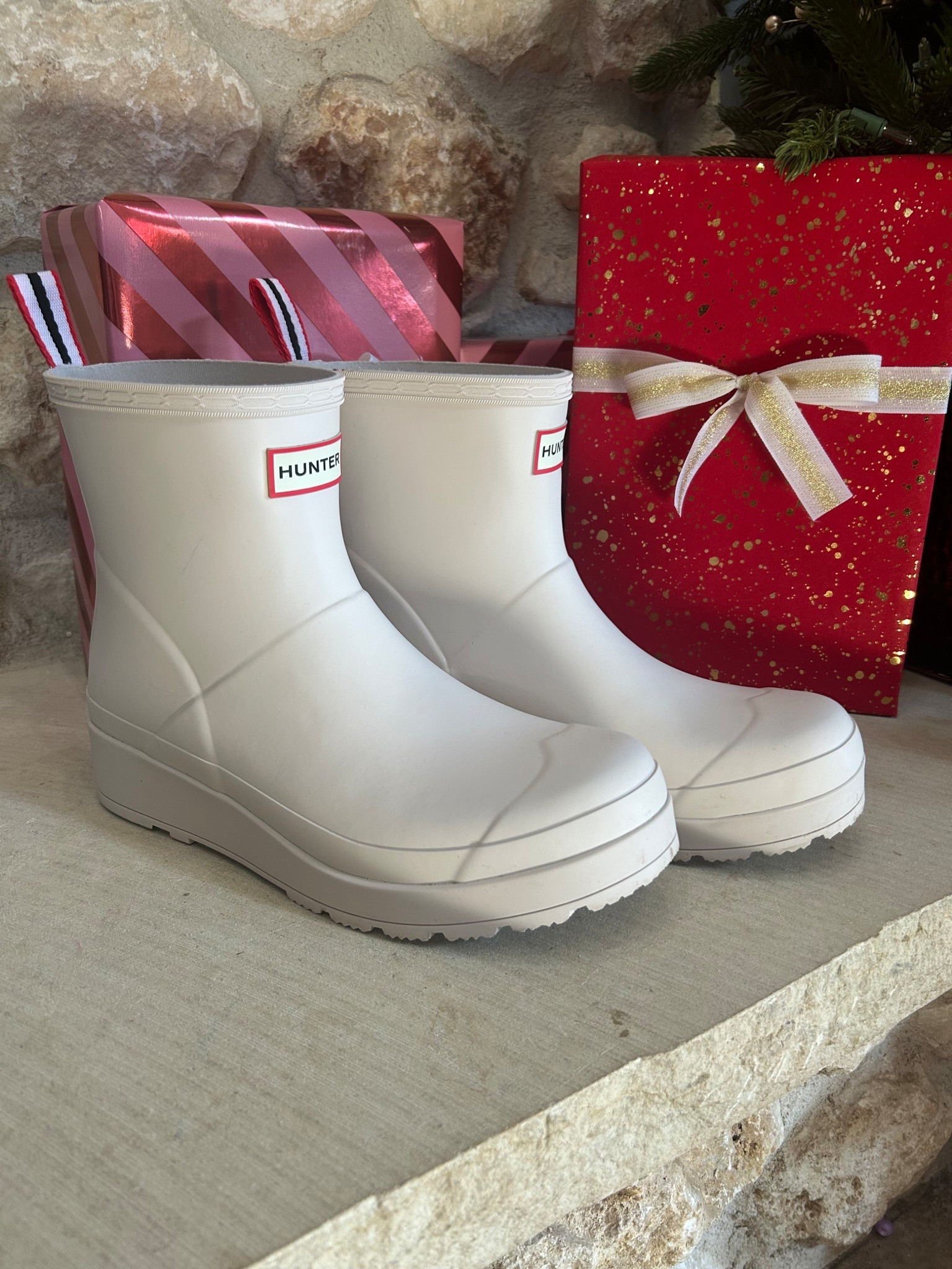 Hunter Boot deals just dropped — run while your size’s still there! 🙌🏼🙌🏼🙌🏼

#LTKGiftGuide #LTKSaleAlert #LTKmomlife