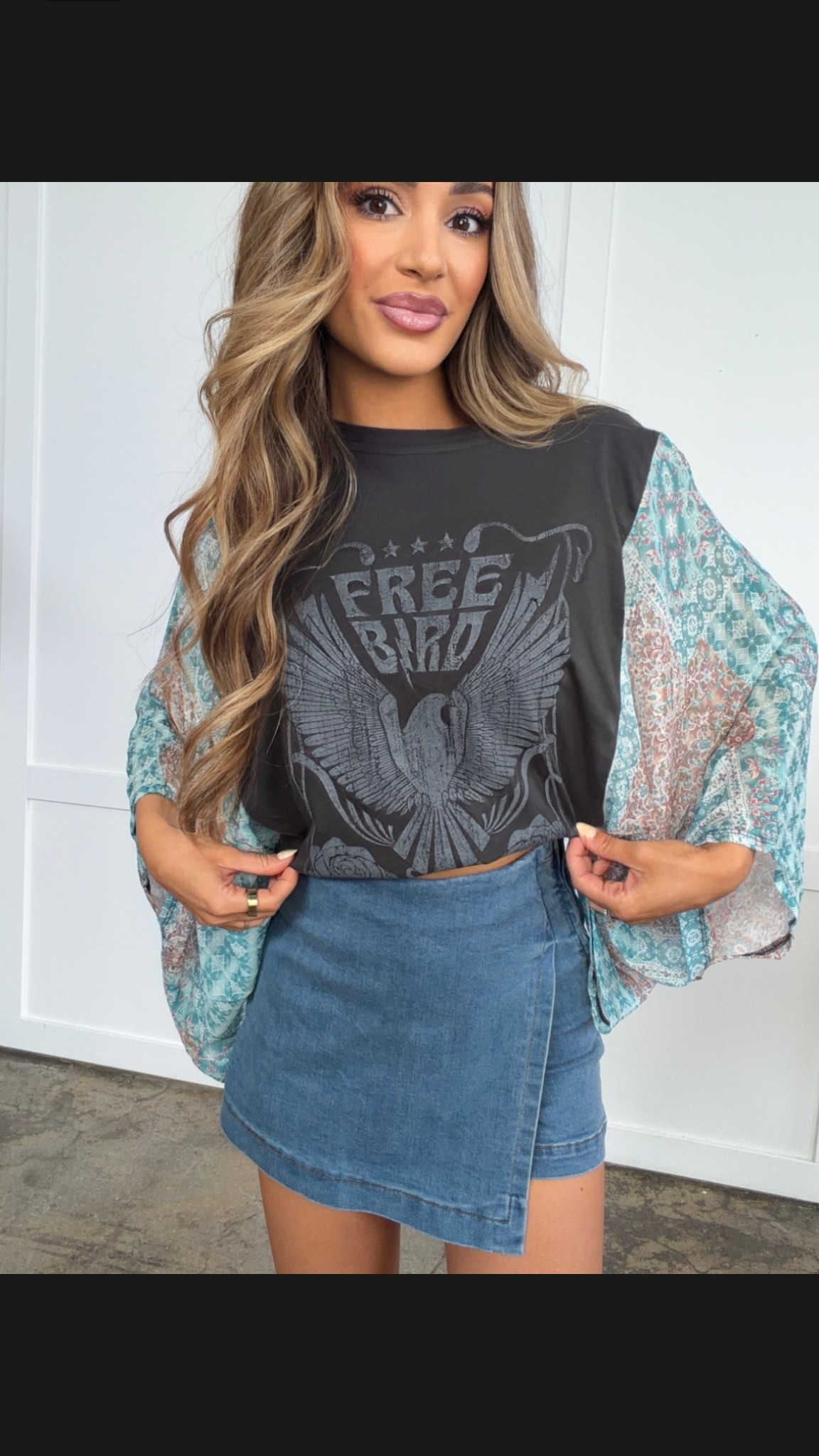 Shop Willow Boutique and use my code KAYMAY92 at checkout to save!

Free Bird Vintage Kantha Top 🌻
•Vintage Kantha Too
•Free Bird Graphic 
•Wide Sleeve Detail 
100% Cotton-100% Polyester 

Fits TRUE TO SIZE! 

#LTKootd