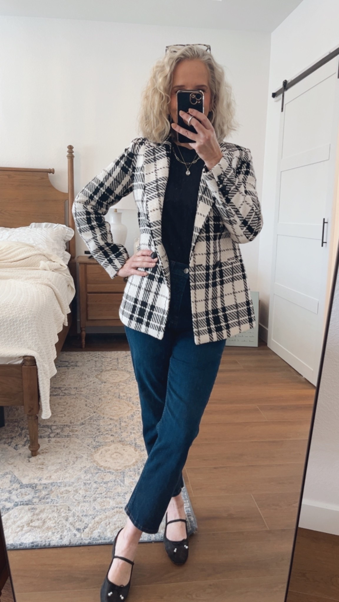 What I wore today

Kick crop, plaid blazer, ballet flats, quince tee, over 40, midlife style 

#LTKOver40 #LTKFindsUnder50