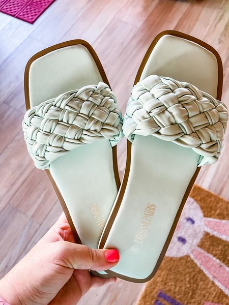 Sandals for Spring ❤️

** Don’t forget to ❤️ any items you like so you get notified when there’s a price drop! 

📱➡️ simplylauradee.com

#LTKshoecrush #LTKFind #LTKSeasonal