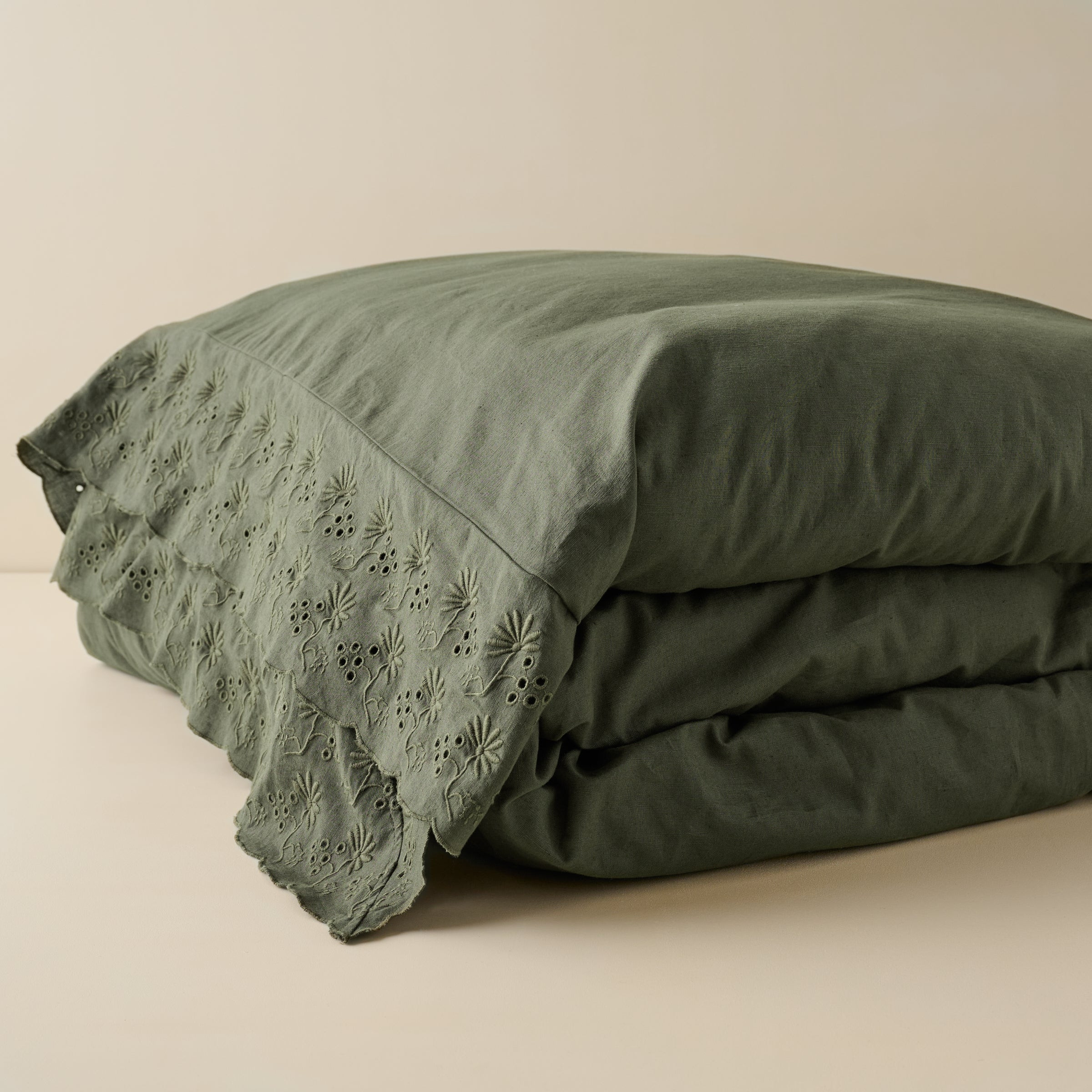 Clara Eyelet Flange Duvet Cover | Magnolia