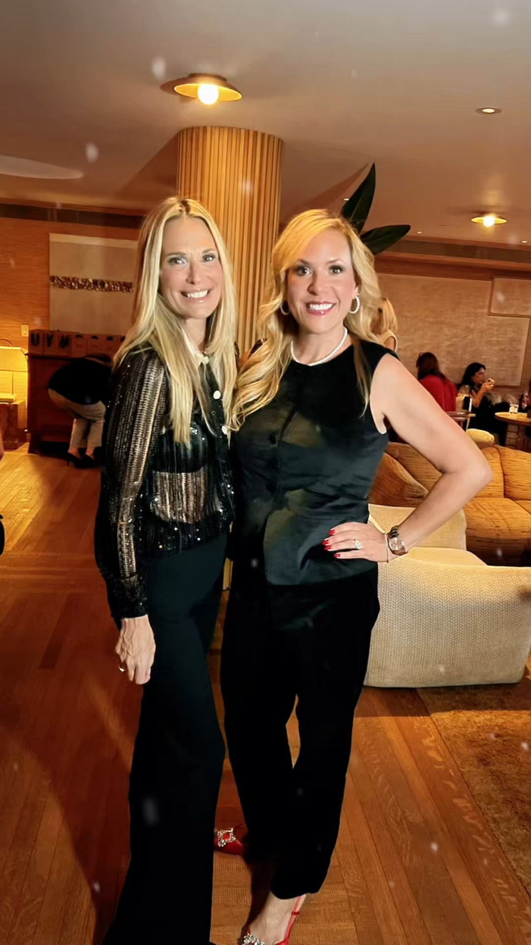Such a fun evening at the YSE Beauty Holiday Party. This is a brand that I have been using since their launch and have been getting amazing results! I love supporting other female founded businesses. It was an honor to meet Molly Sims and others who support each other! 

#LTKHoliday #LTKBeauty #LTKGiftGuide