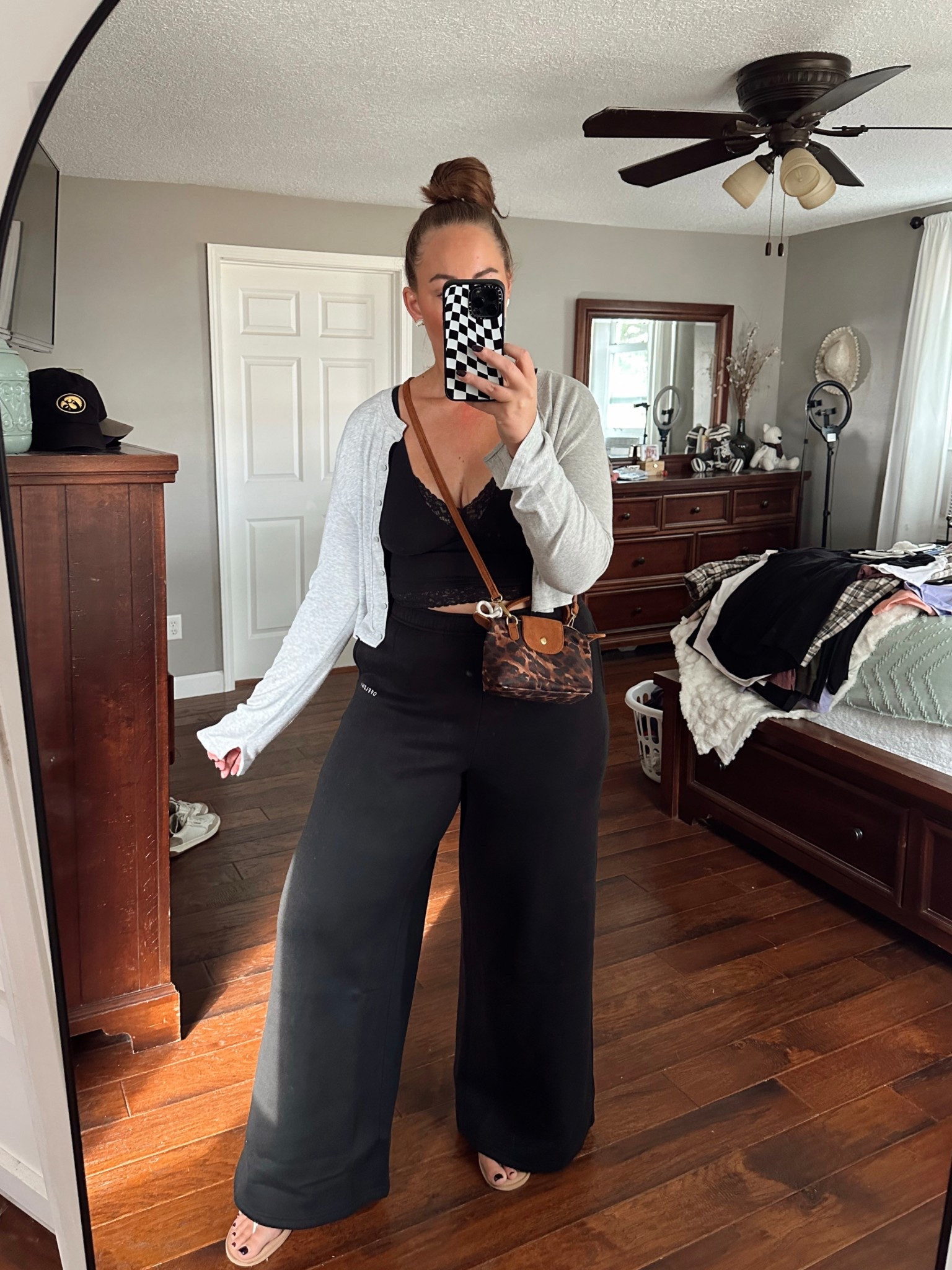 Today’s OOTD 👏 ALL FROM AERIE! Wearing large in everything and pants are in the long length. 

Aerie real
Aerie new arrivals
Fall outfits
Comfy outfit 