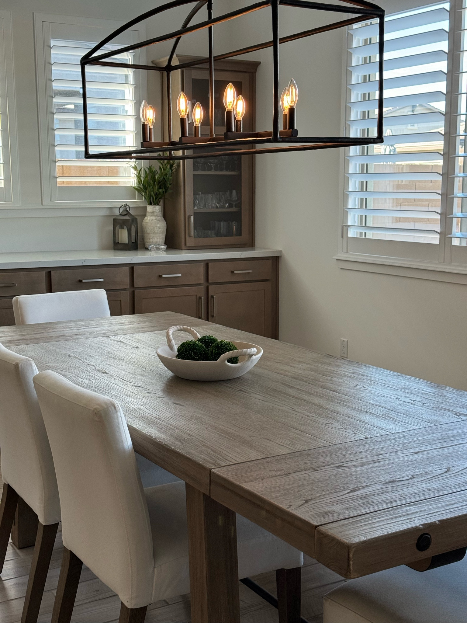 Neutral dining room decorr

#LTKHome