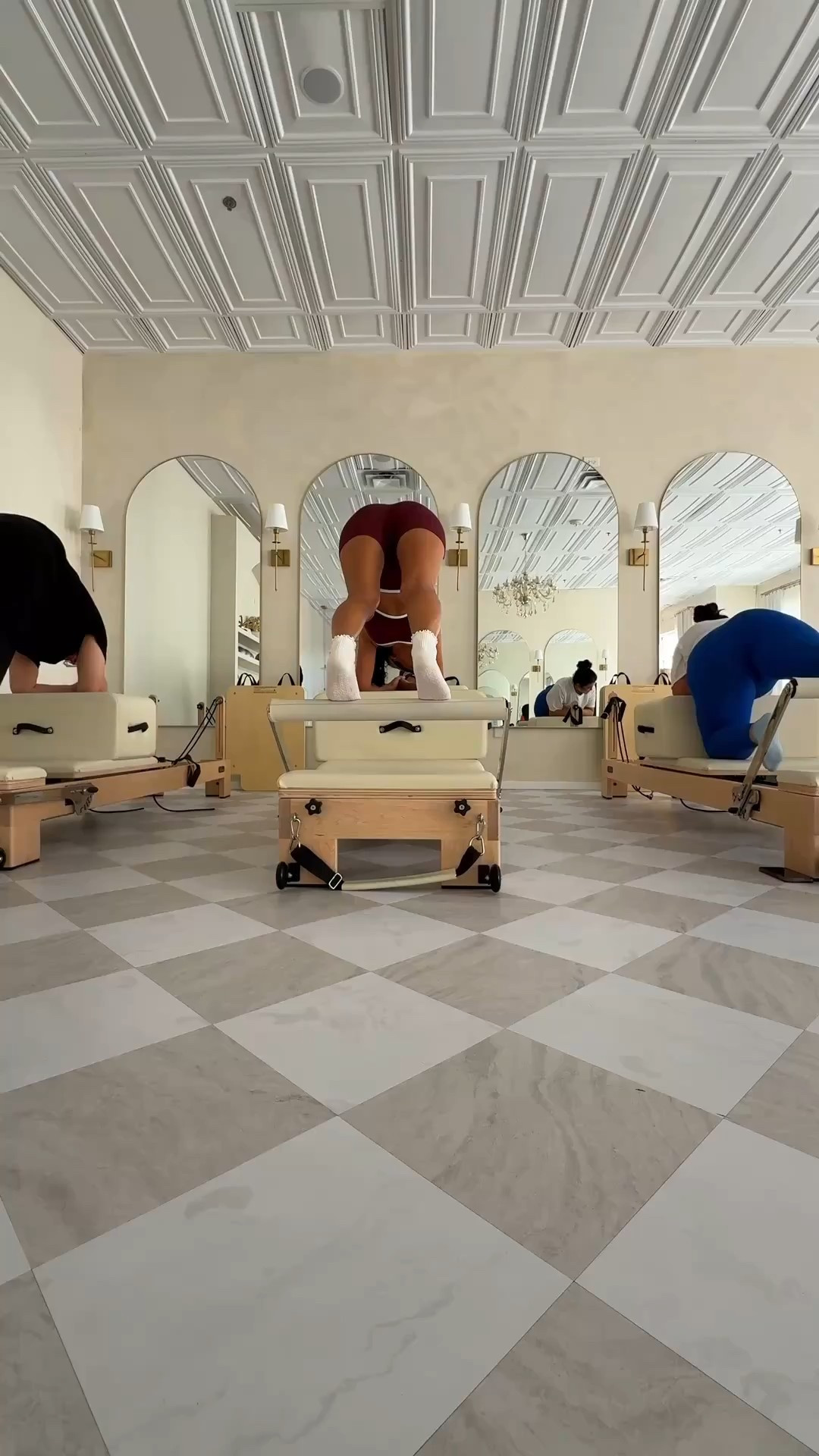 Ready to upgrade your workout vibe in 1 second? 👀✨

#abercrombie #pilates #women

#LTKfitnessgoals #LTKSeasonal #LTKdayinmylife