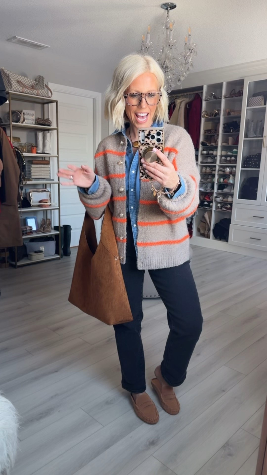 When I’m layering and I don’t know what to wear I love adding a blue shirt or a denim top and I feel like it always works!!
⬇️⬇️⬇️
Cardigan medium
Denim top small
Jeans size 2 (run big! Size down)
Shoes TTS

#LTKWorkwear #LTKSaleAlert #LTKOver40