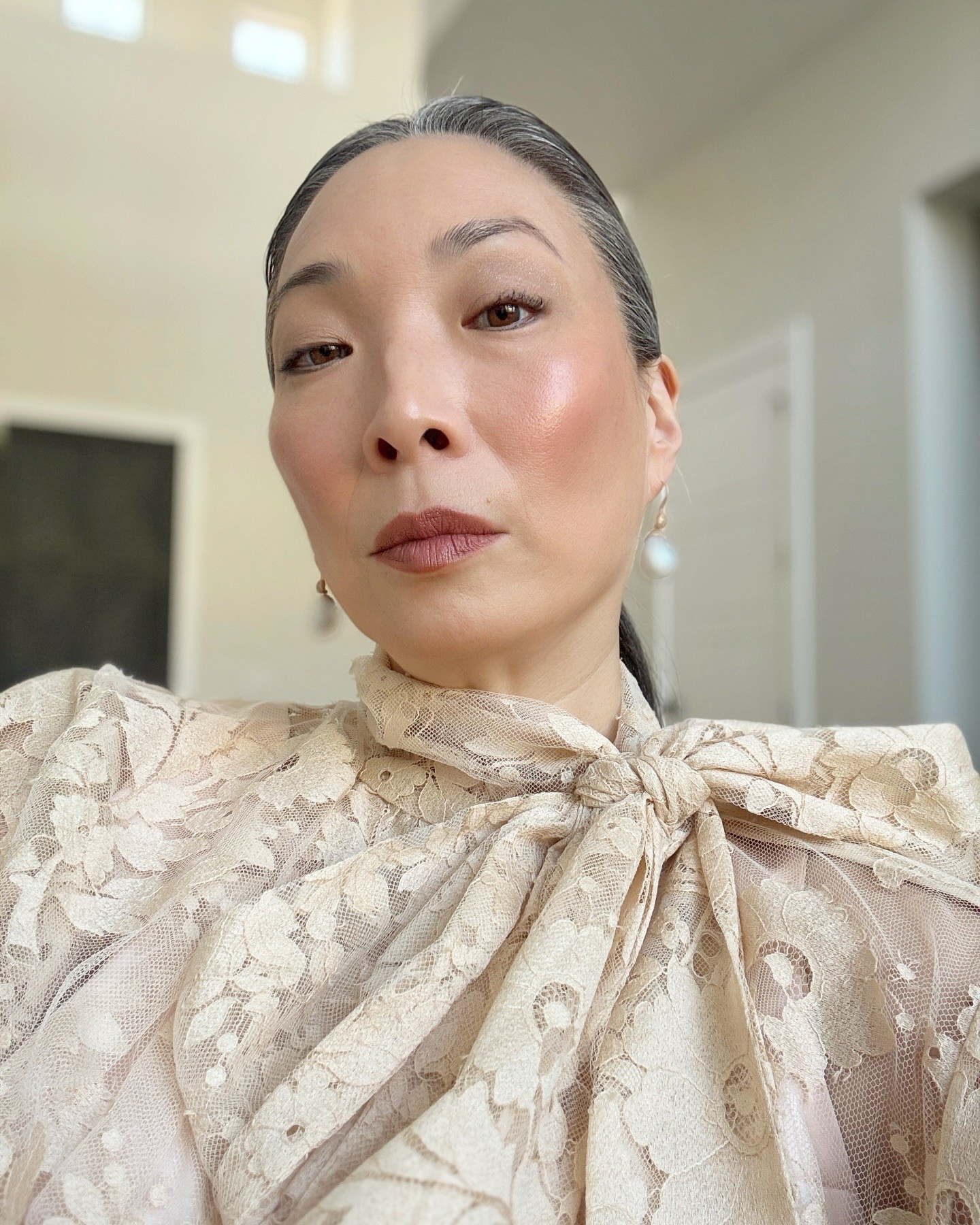 Waiting for the @sephora sale to start.

Foundation @drjart - light
Contour, concealer, brows @diorbeauty 
Bronzer @armanibeauty - 100
Powder @kosas - buttery
Blush @valentino.beauty - 4
Highlighter @westmanatelier - Nectar
Eyeshadow @tomfordbeauty - rose
Topaz and smoky quartz
Eyeliner @pradabeauty - ember
Mascara @benefitcosmetics 
Lipstick @guccibeauty - Mary mauve